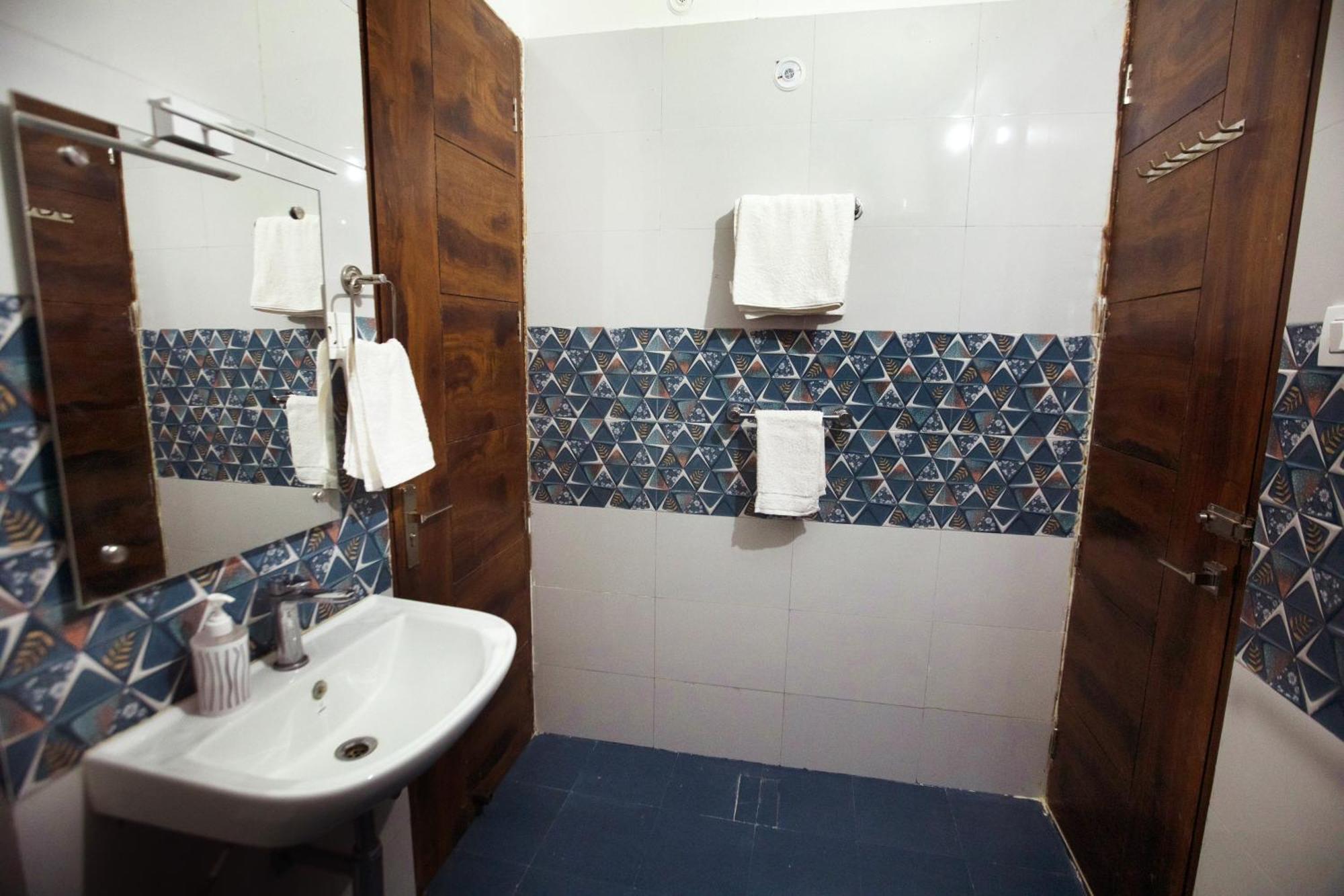 Yogvan Holidays 1bhk Tapovan Rishikesh