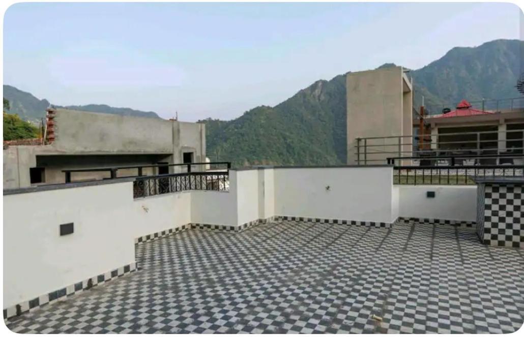 Apartment Entire Floor Luxury 3Bhk 3Baths 5 Double Beds In Tapovan Nr Laxman Jhulla