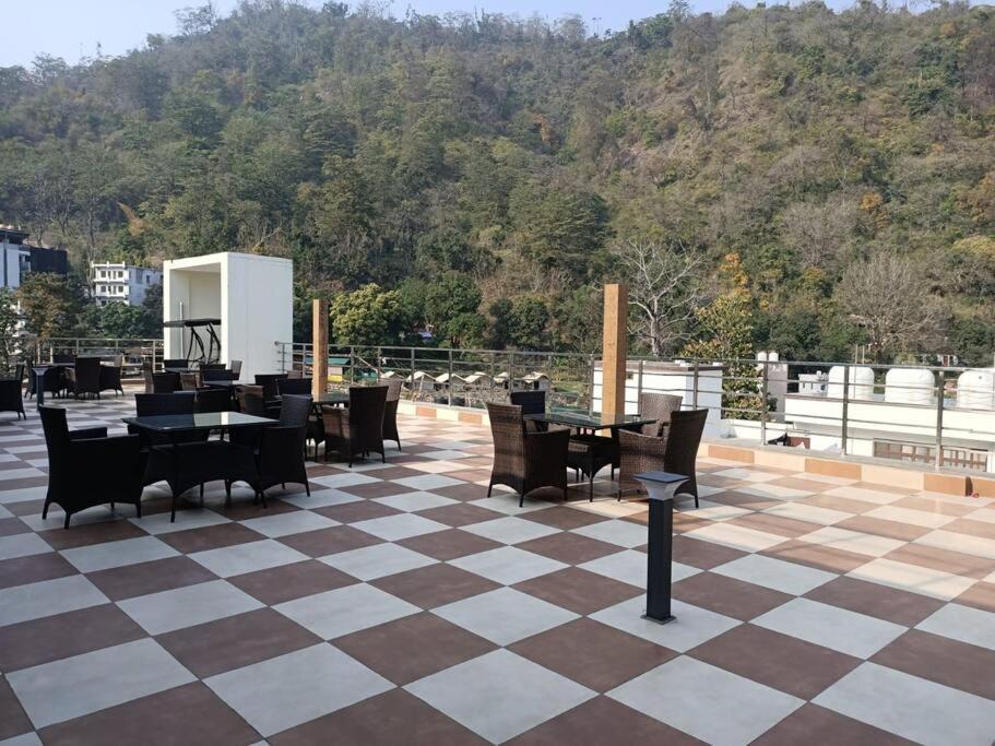 Pleasant Paradise 1bhk Flat Lift Parking Kitchen Tapovan *