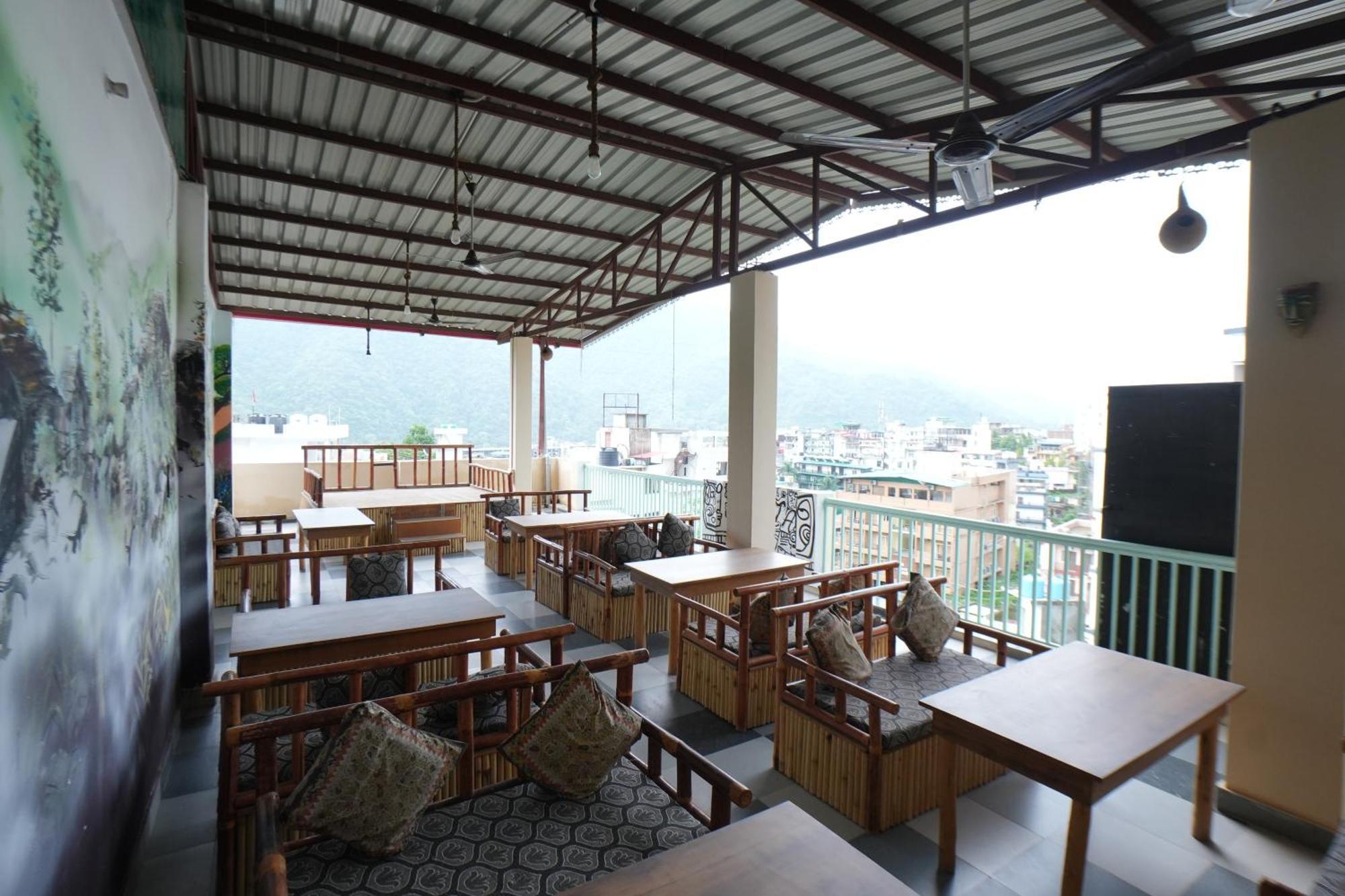 Hot - House Of Travellers, Hostel Rishikesh