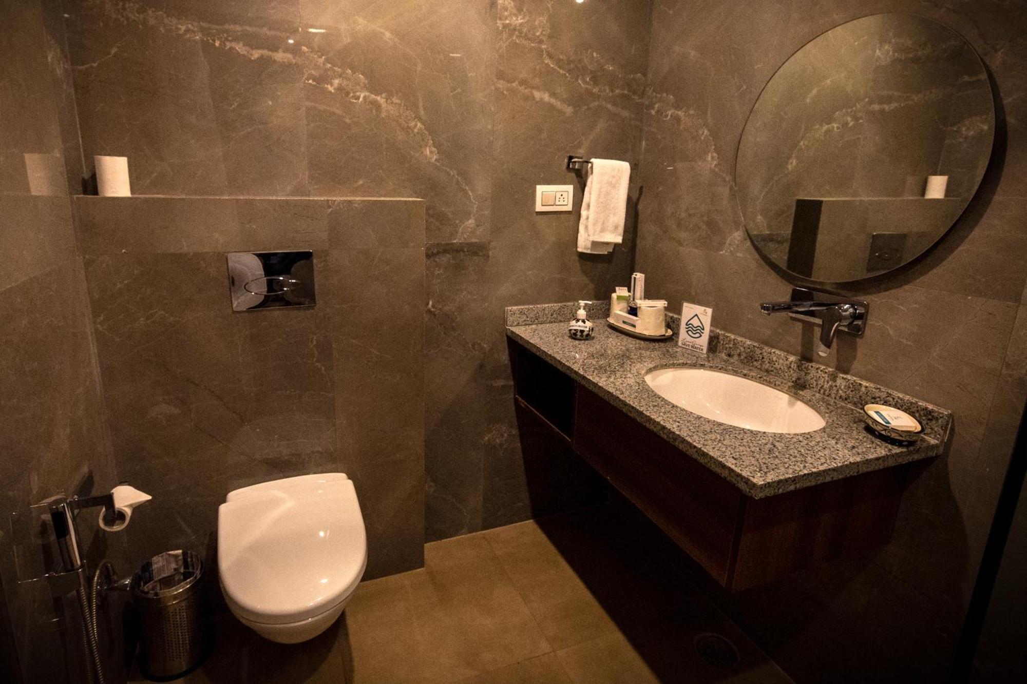 Hotel Holywater By Ganga Kinare #150 Mts From Ganga Ghat Rishikesh