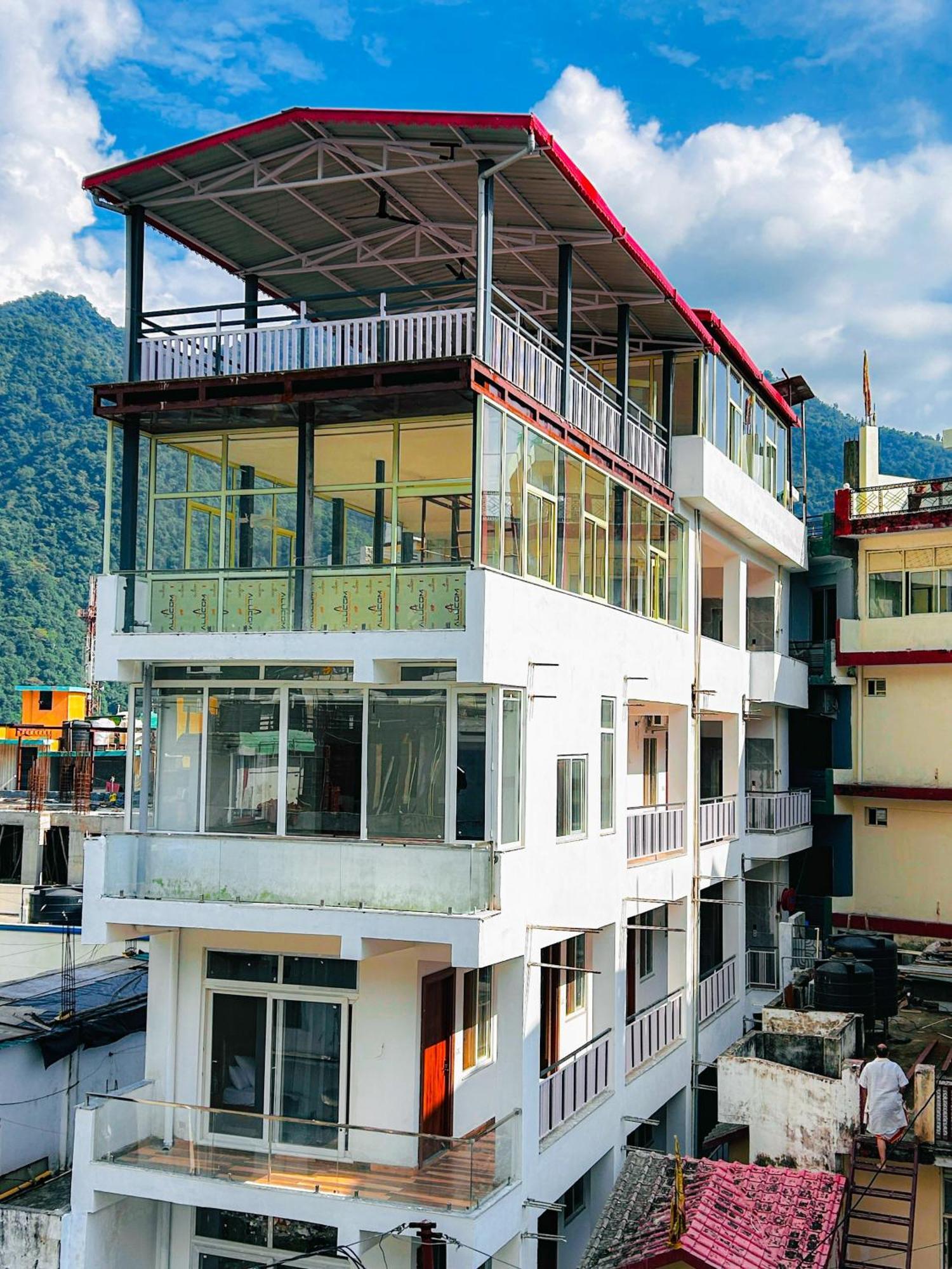 Hotstel Rishikesh,tapovan *