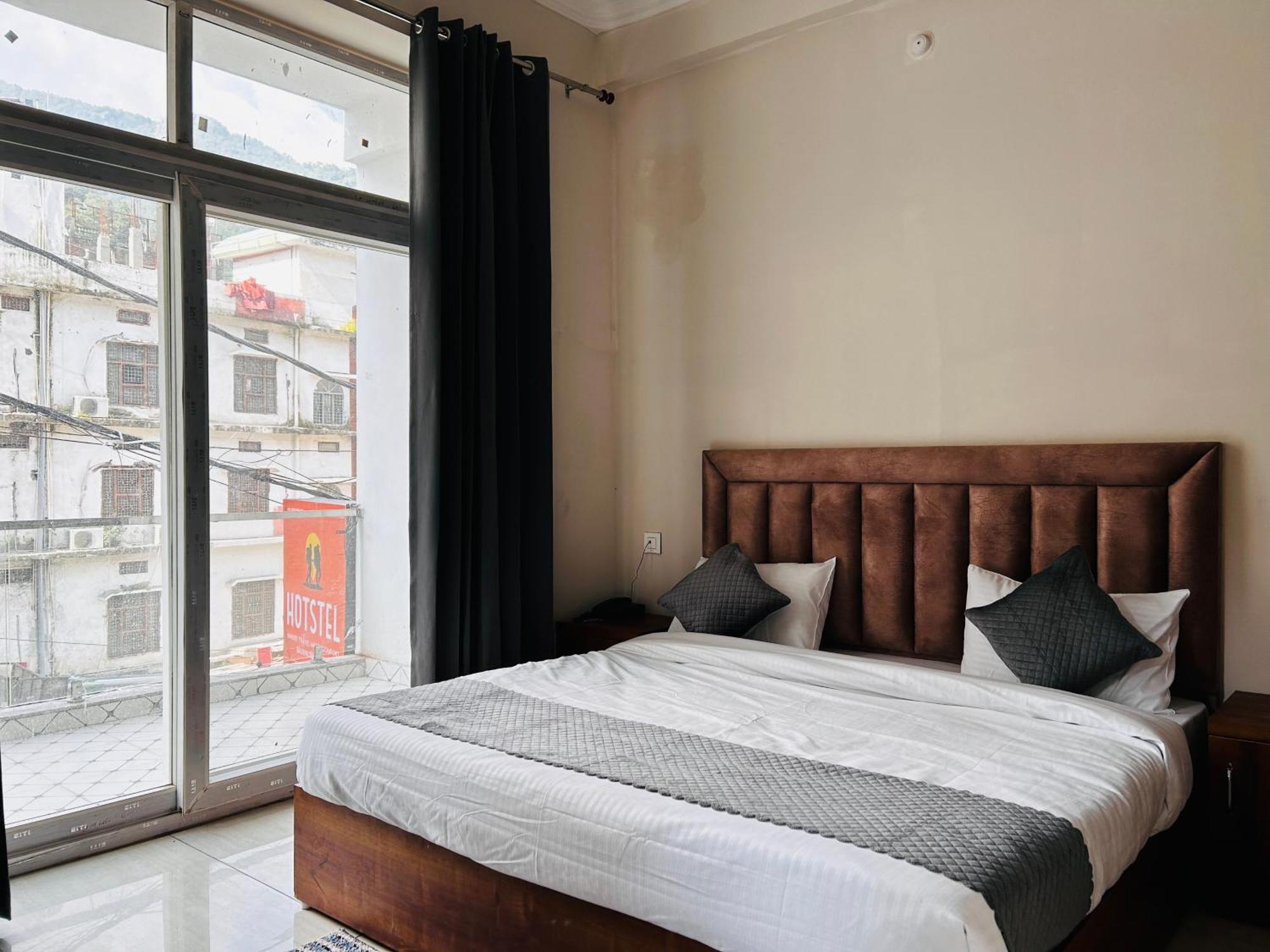 Hotstel Rishikesh,tapovan Hostel Rishikesh