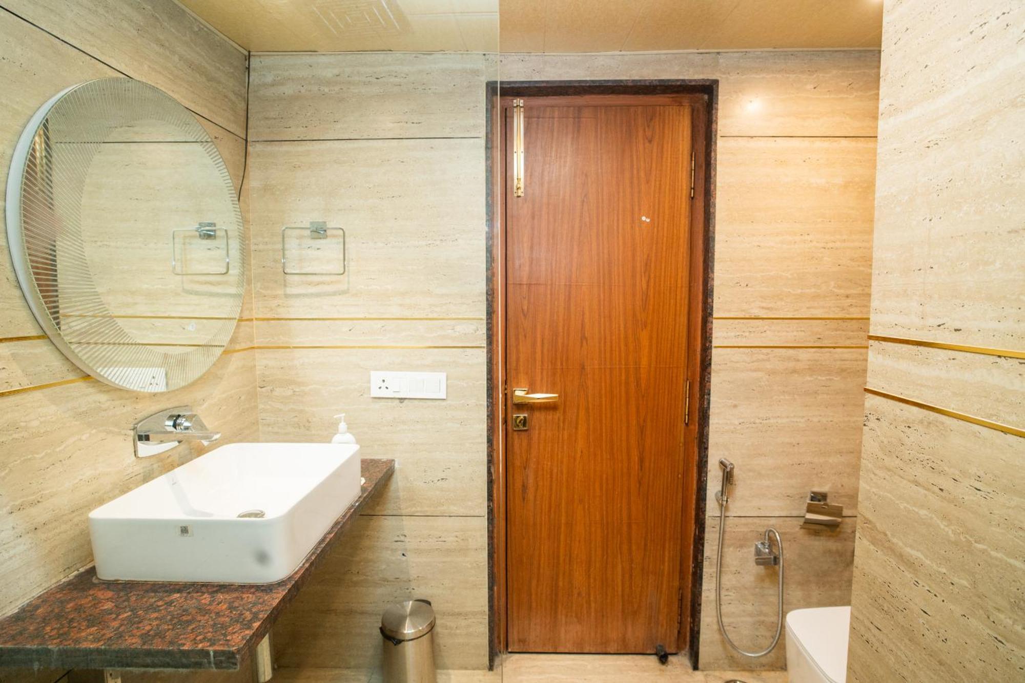 Luxury Aloha Apartments,
