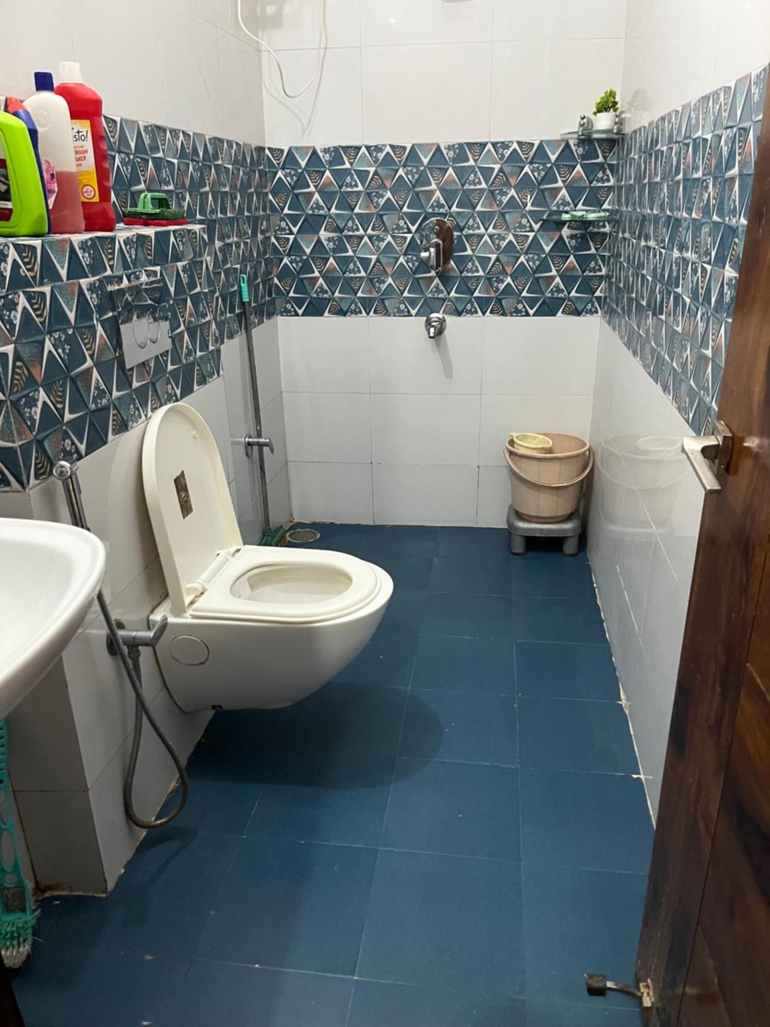 Pleasant Paradise 1bhk Flat Lift Parking Kitchen Tapovan Apartment *