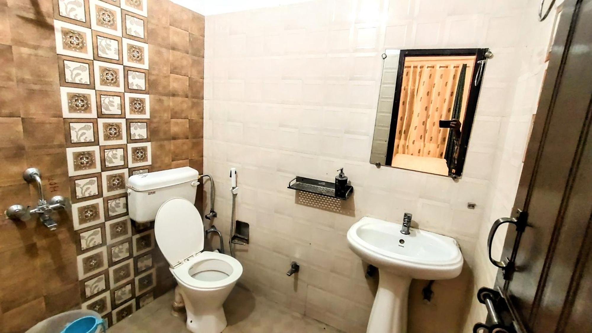 Ensquare - Aesthetic 2 Bedroom, 1 Living With Kitchen Near Top Location Laxman Jhula