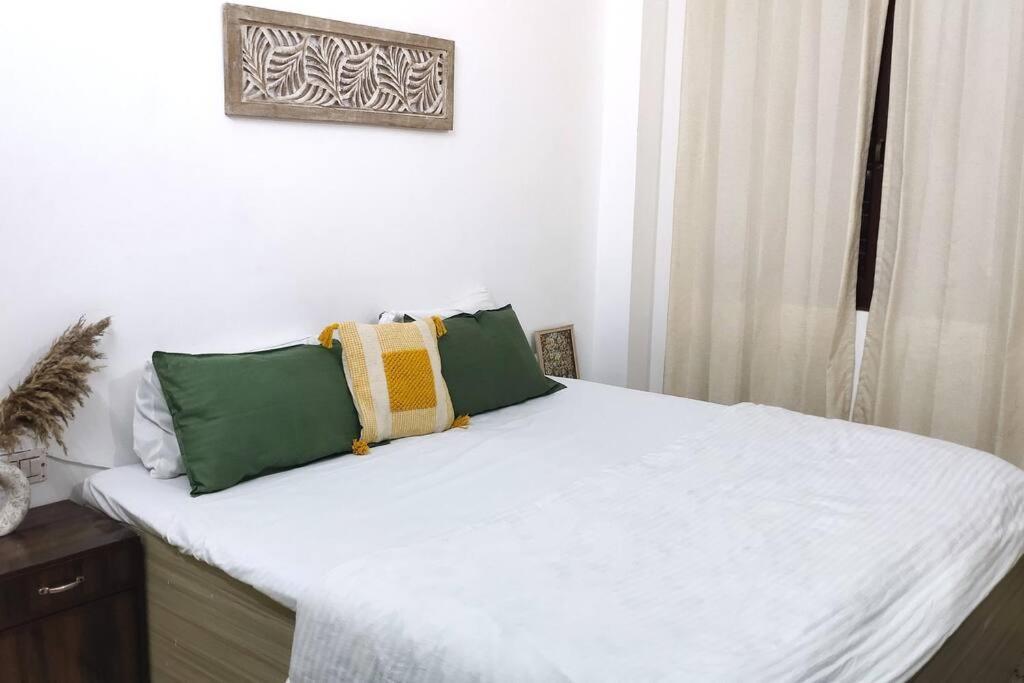 Ensquare - Aesthetic 2 Bedroom, 1 Living With Kitchen Near Top Location Laxman Jhula * Rishikesh