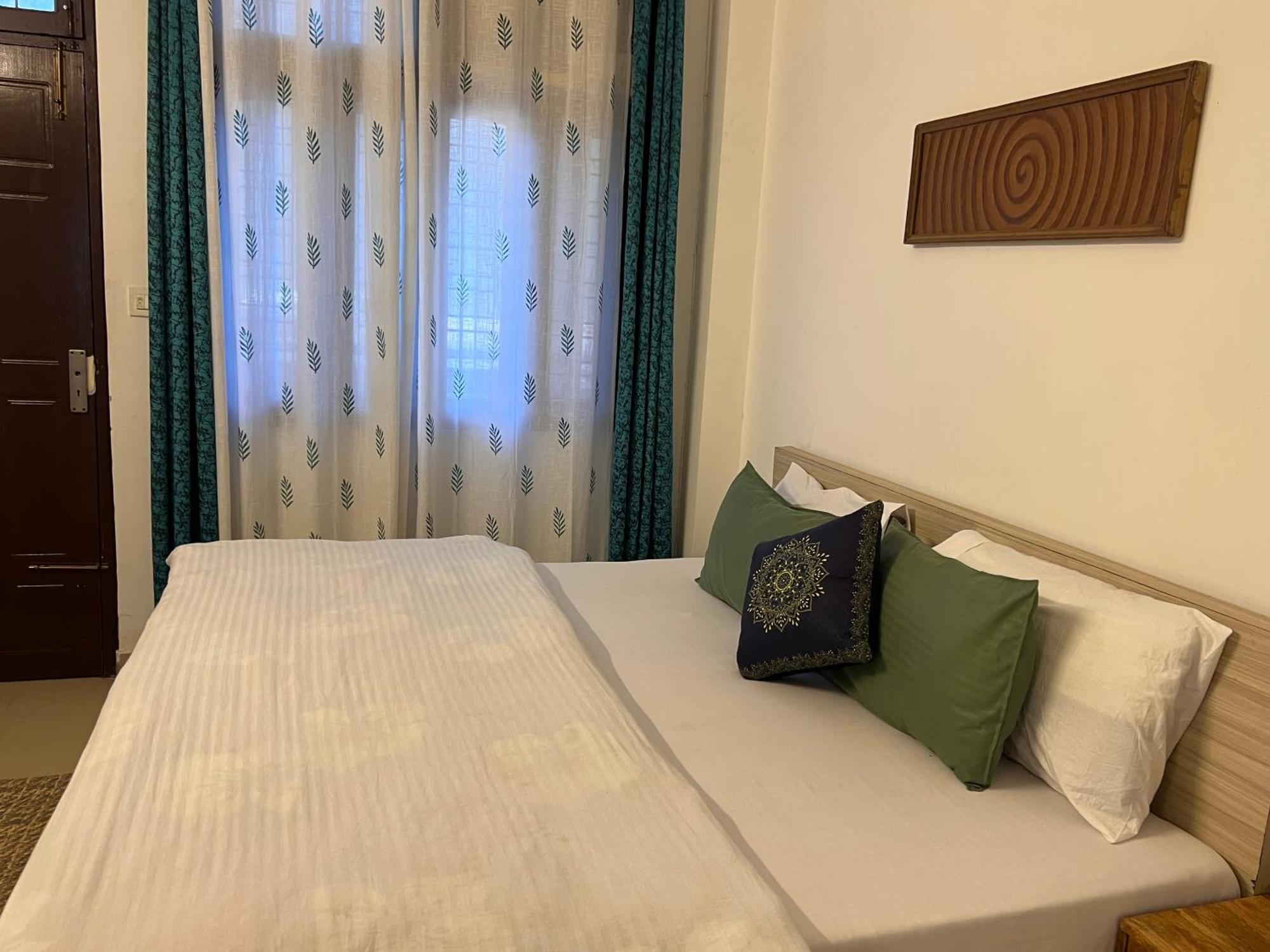 Ensquare - Aesthetic 2 Bedroom, 1 Living With Kitchen Near Top Location Laxman Jhula * Rishikesh