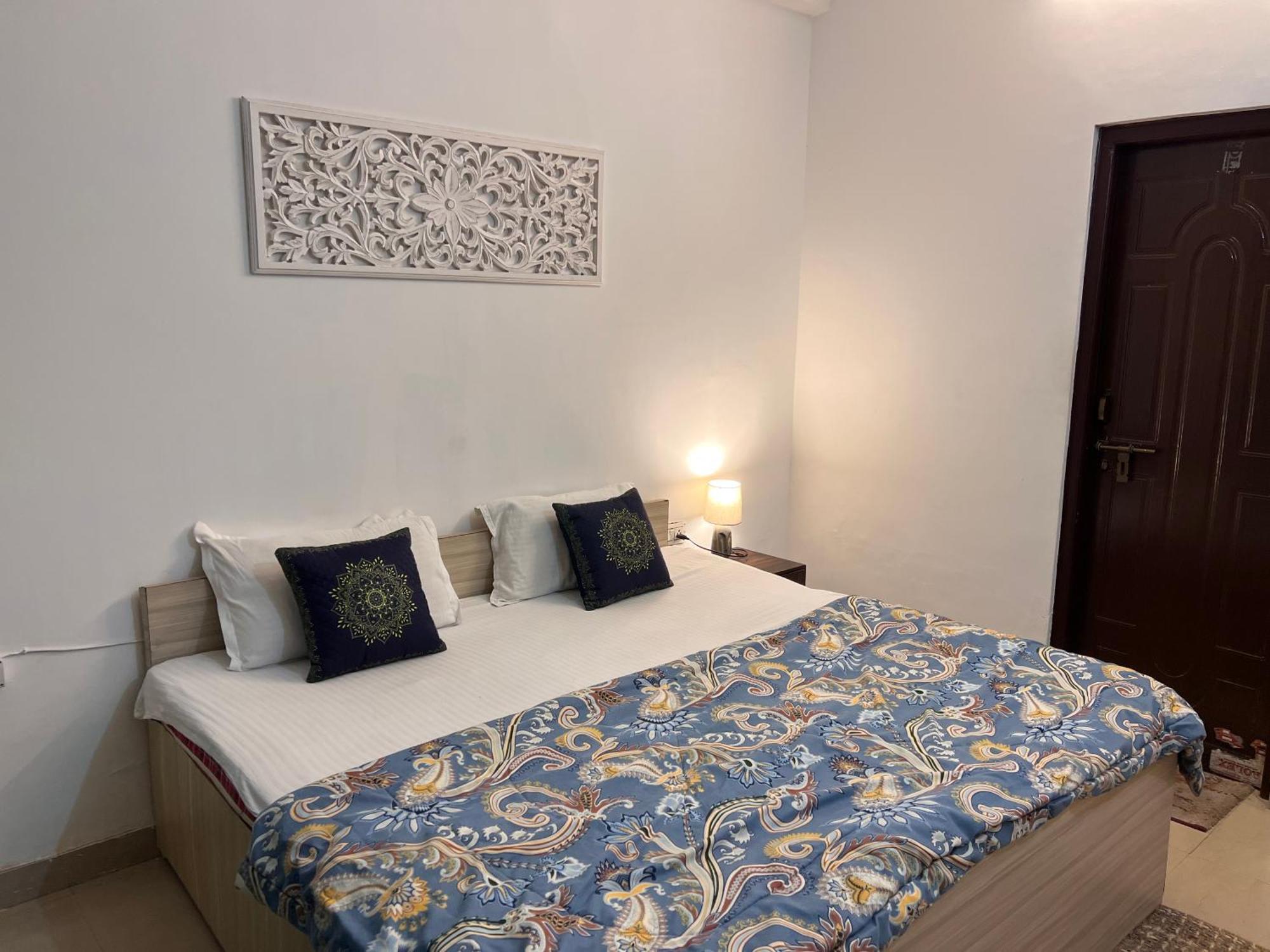 Ensquare - Aesthetic 2 Bedroom, 1 Living With Kitchen Near Top Location Laxman Jhula *