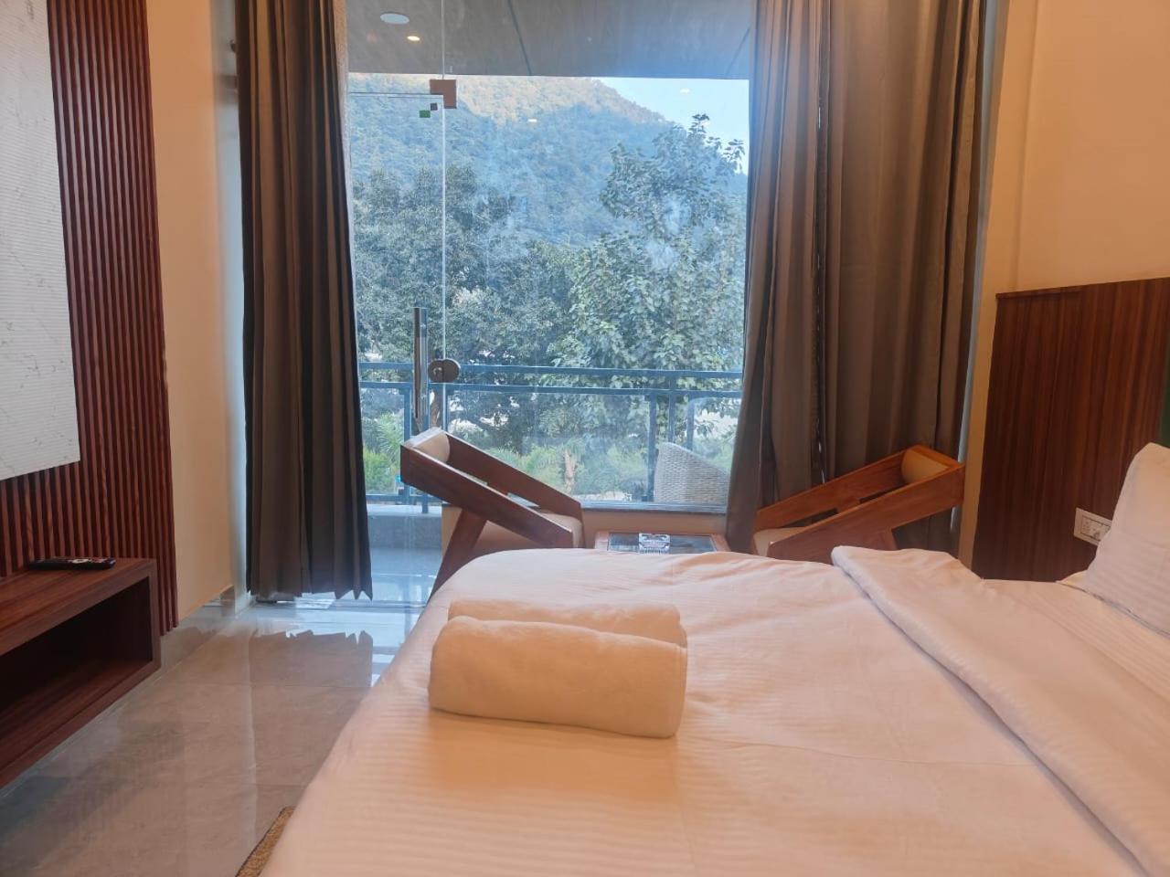 Aroma Resort *