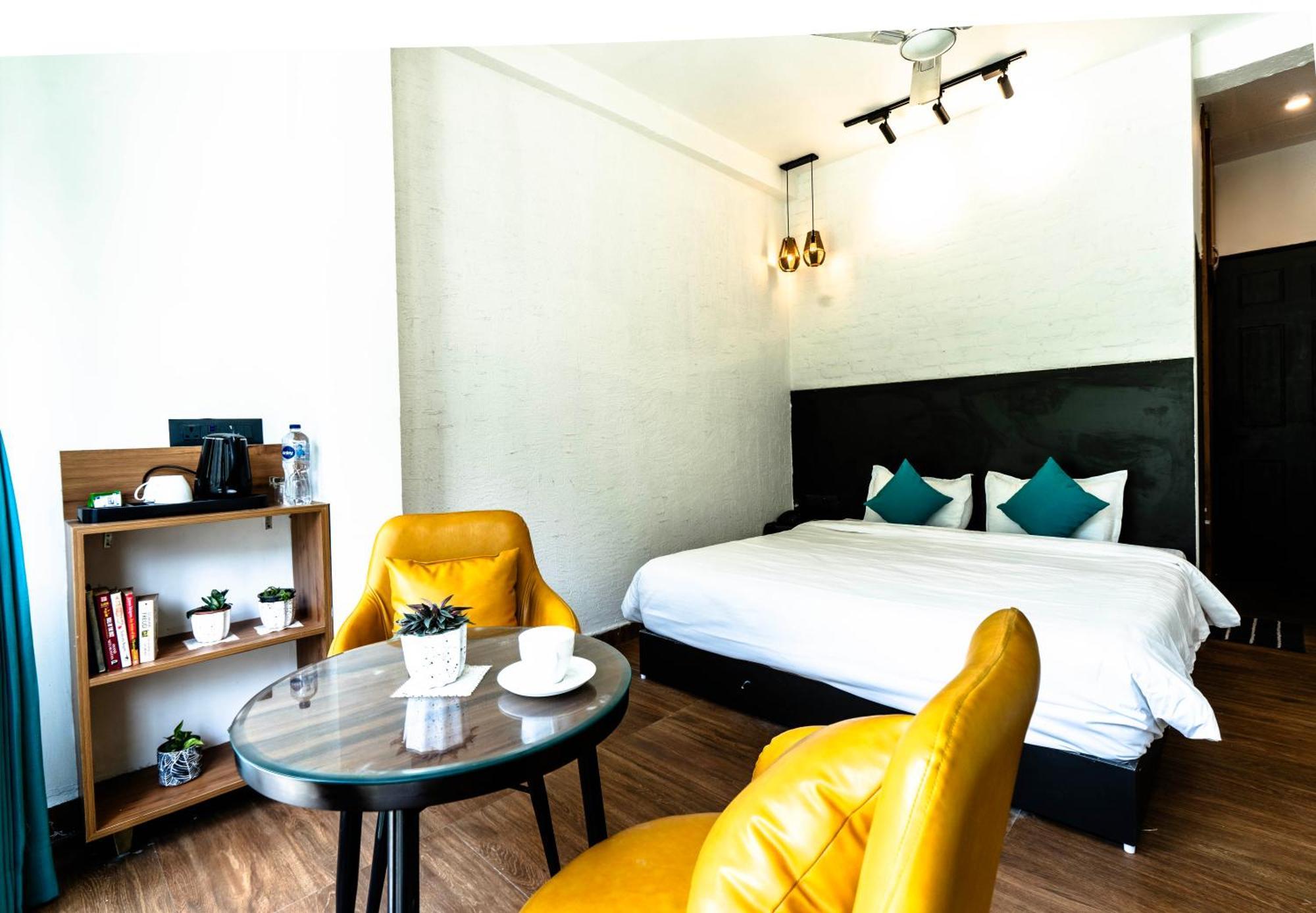 Hotel Raaviera By The Ganges *