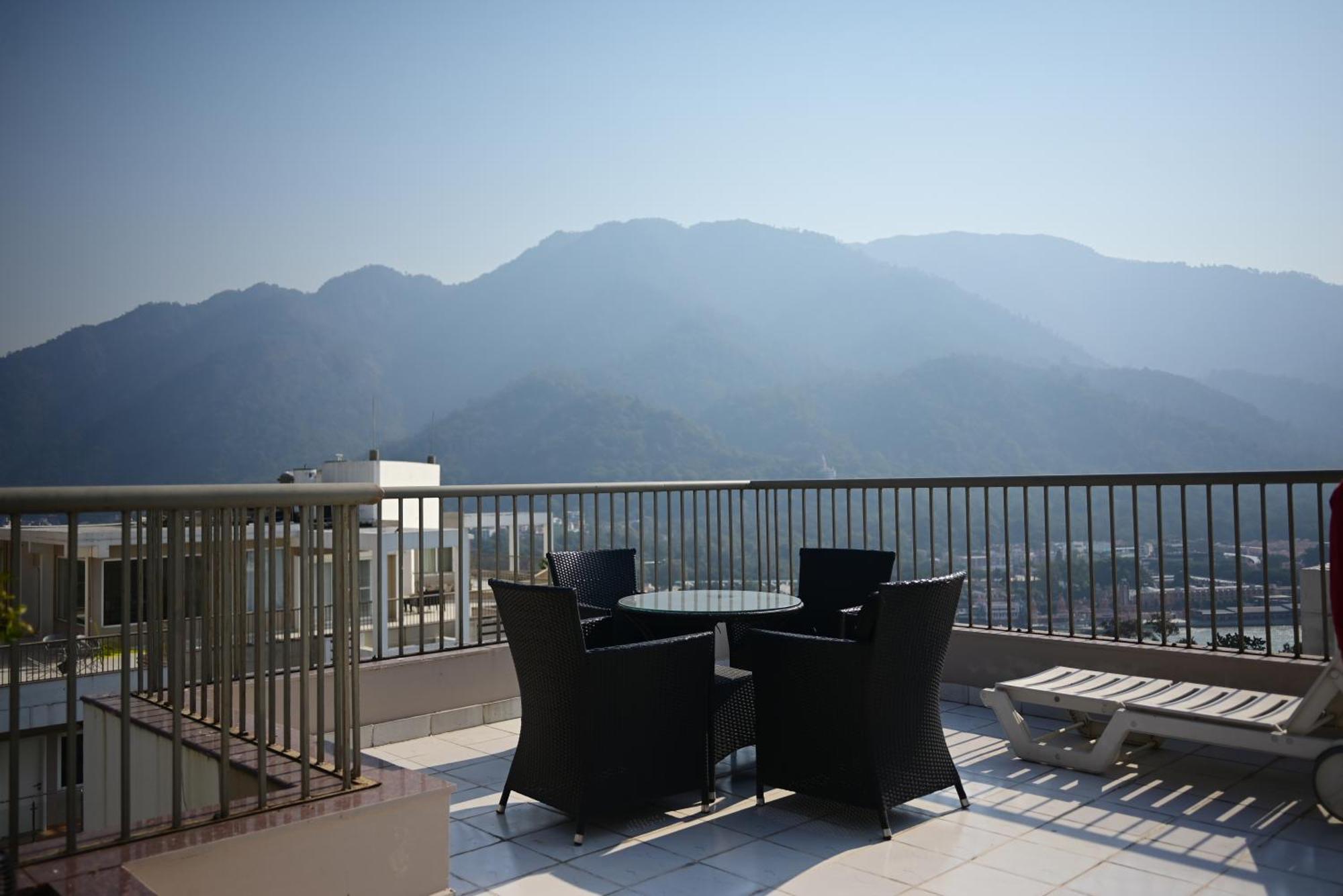 Riverscape Luxury Penthouse *