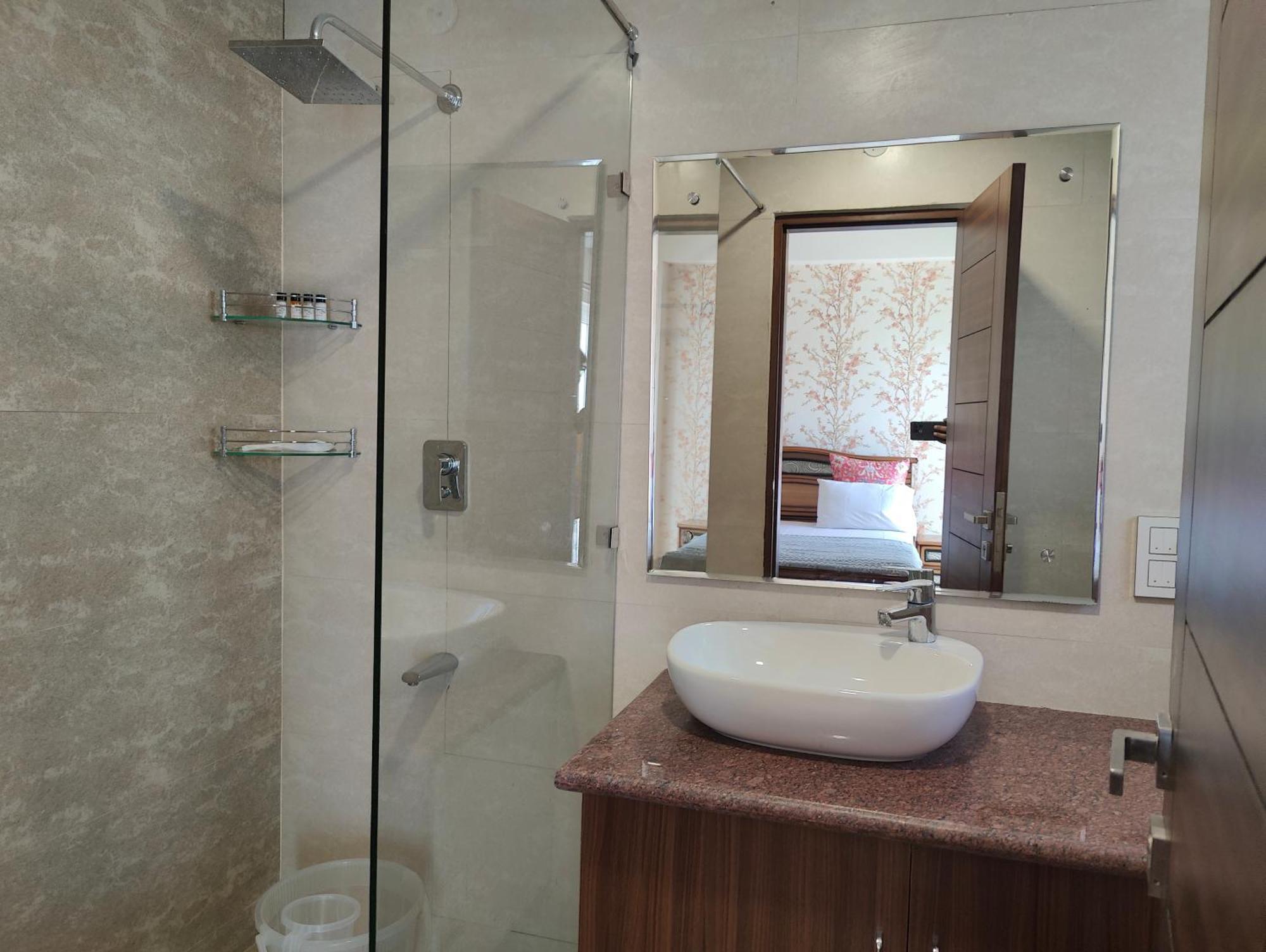 Riverscape Luxury Penthouse Apartment *