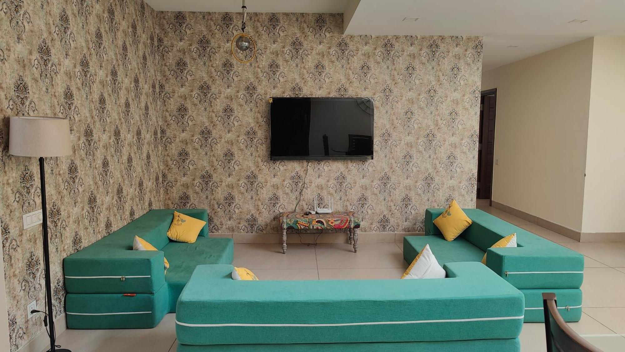 Riverscape Luxury Penthouse Apartment *