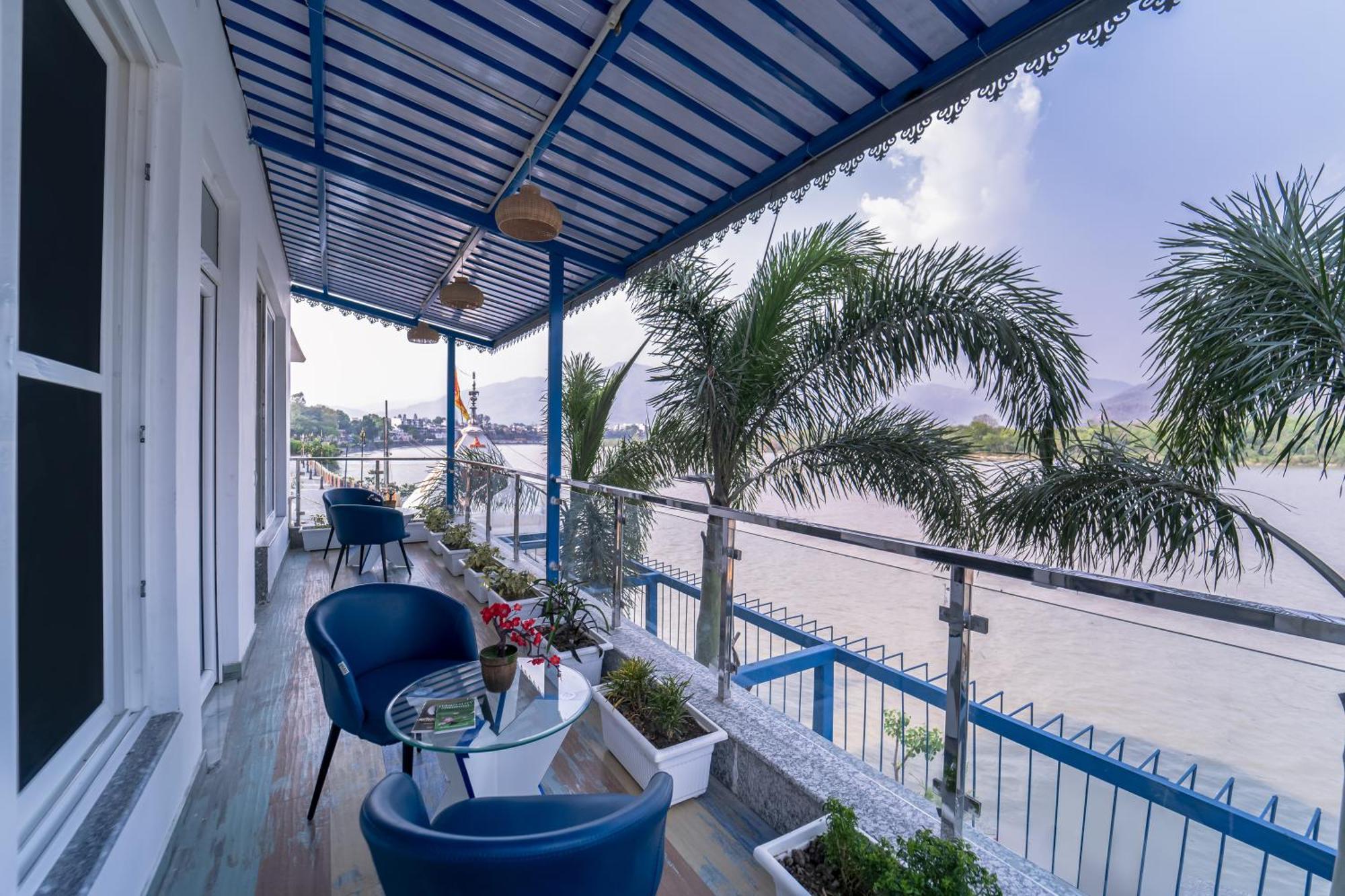The Neeraj Ganga 4*