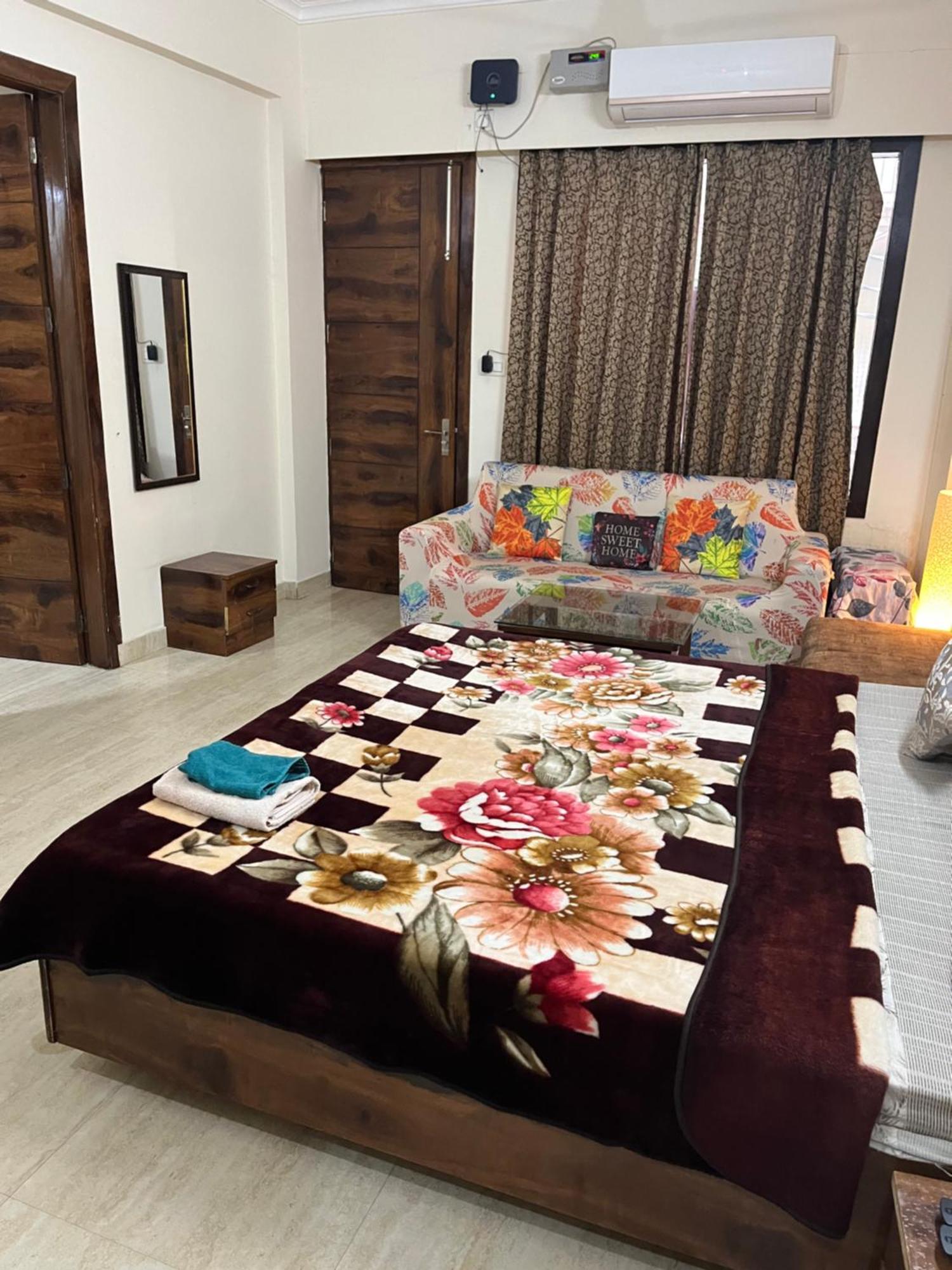 Apartment Pleasant Paradise 1bhk Flat Lift Parking Kitchen Tapovan *