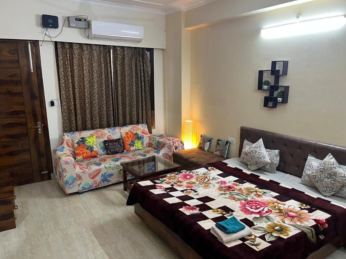 The Platinum Palisade 1Bhk 2Double Beds Modern Gateway In Tapovan Apartment