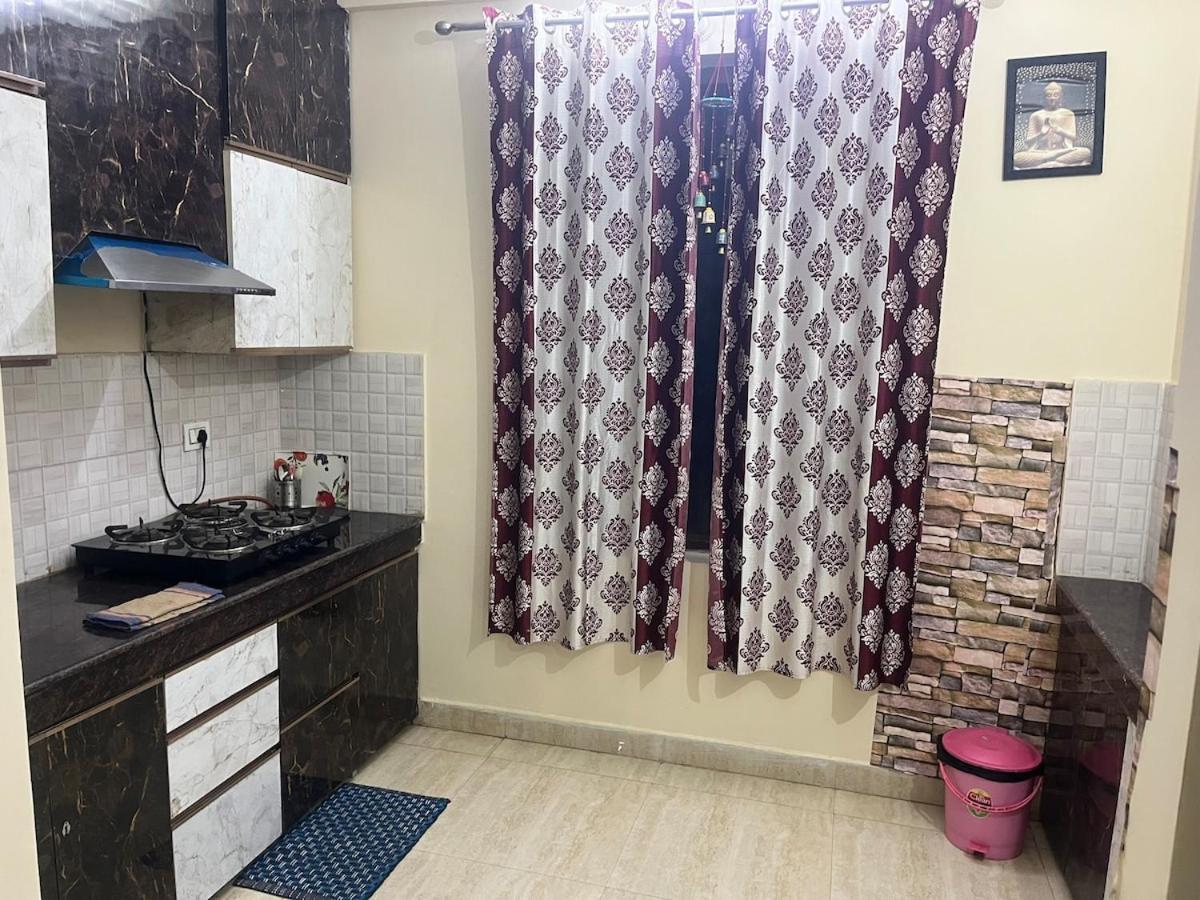The Platinum Palisade 1Bhk 2Double Beds Modern Gateway In Tapovan *