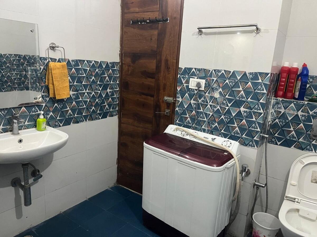 The Platinum Palisade 1Bhk 2Double Beds Modern Gateway In Tapovan Apartment