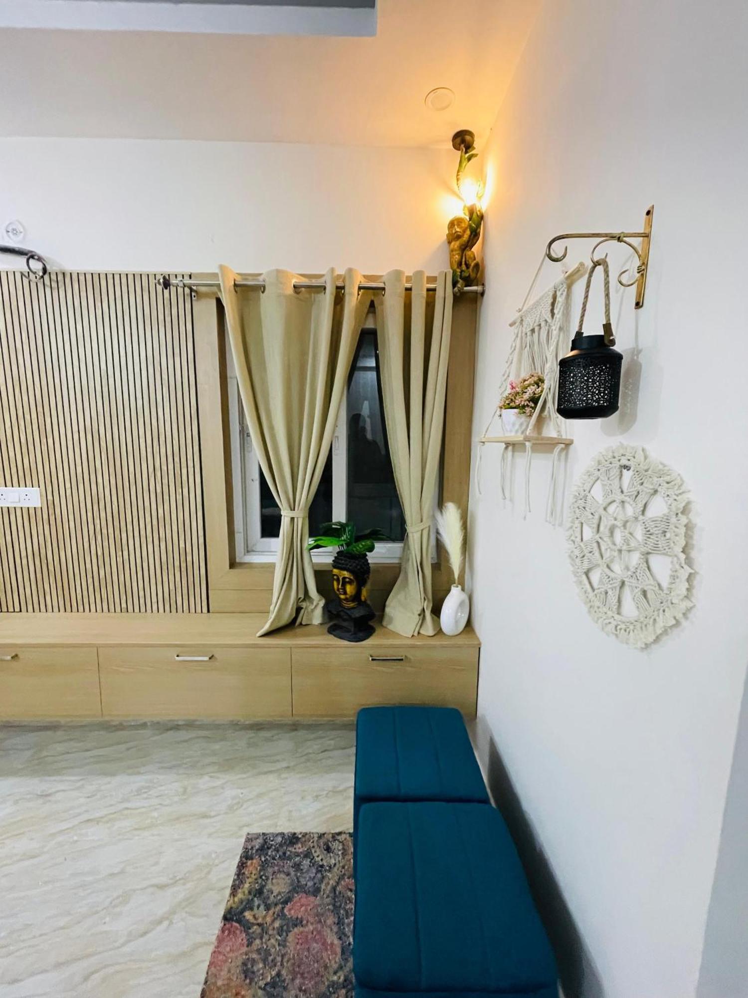 Cozy Corner At Tapovan,c4 *