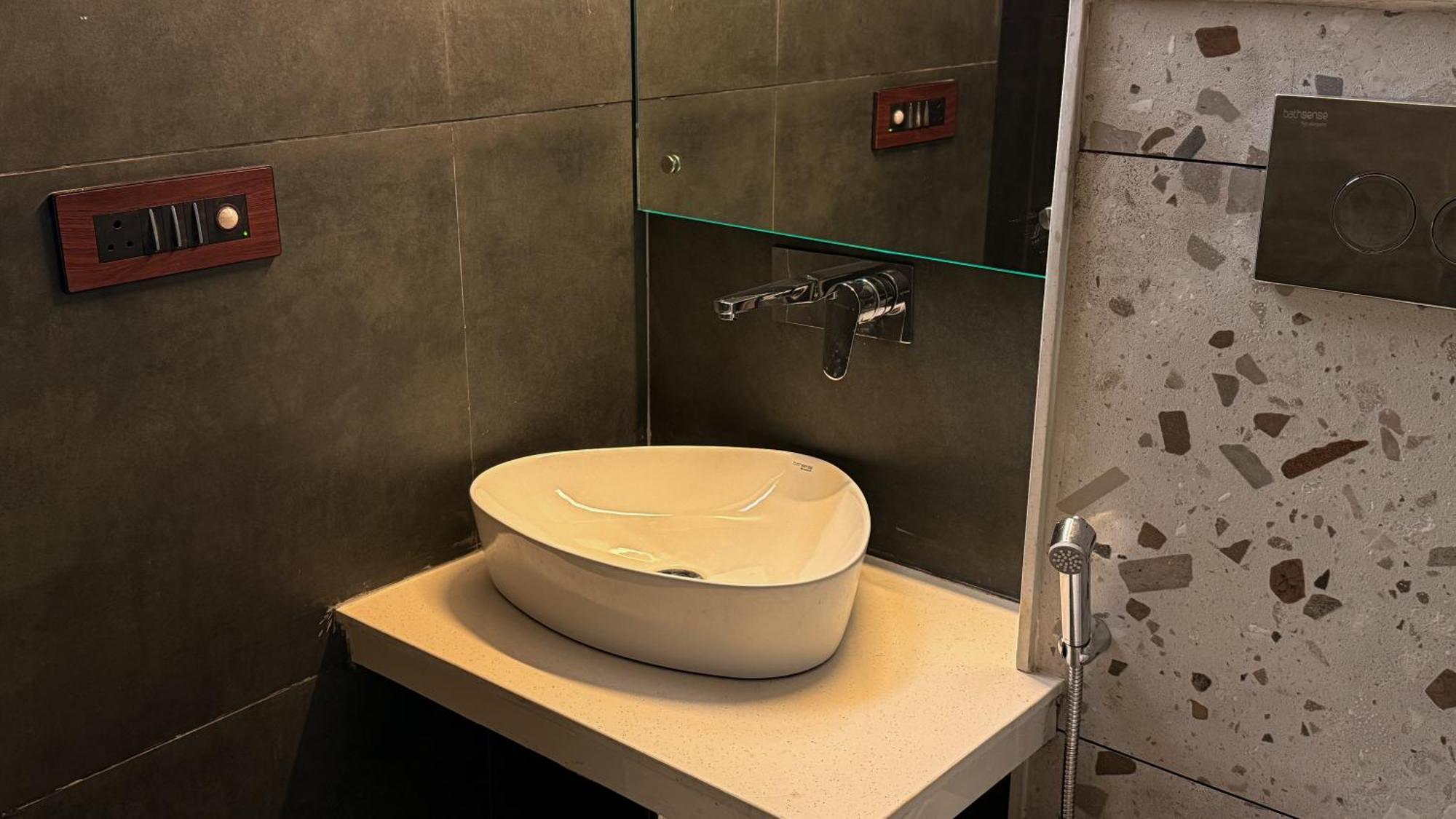 Hotel Yes By The Ganges 3*