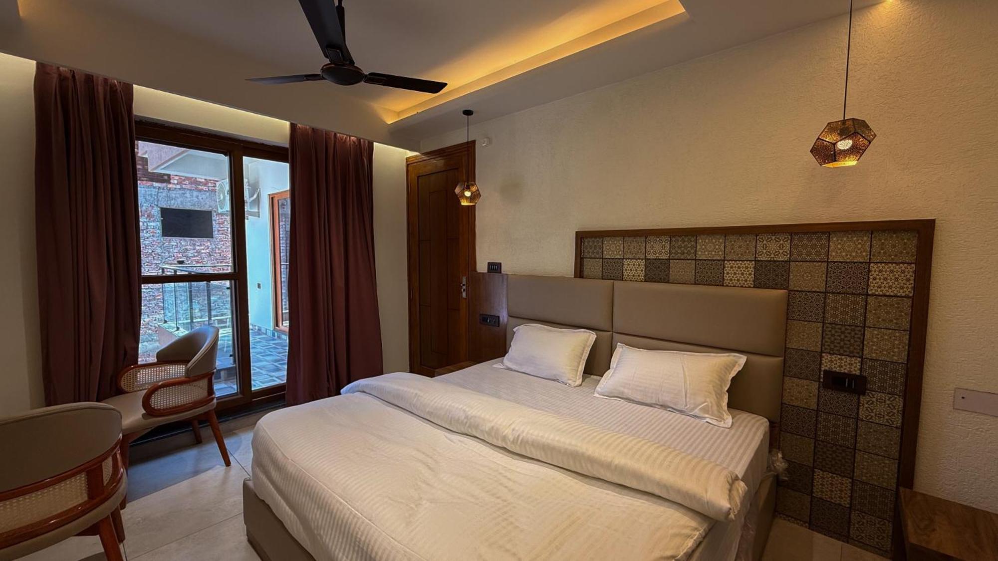 Yes By The Ganges 3*