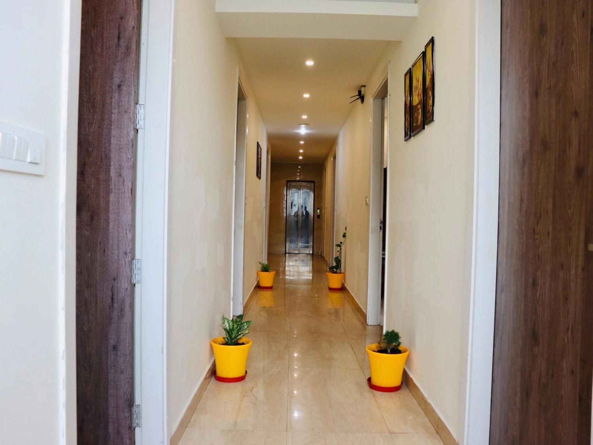 La Riqueza Pride Inn Tapovan # Swimming Pool# Walking Distance To Ganga Ghat & Lakshman Jhula # Mountain View Rooms # Gym # Spa # Parking Hotel