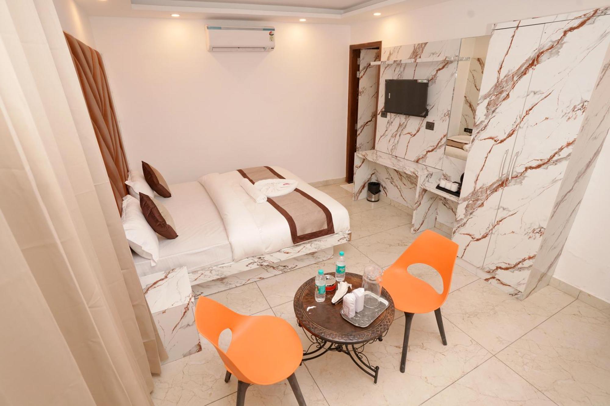 Silver - Tapovan Hotel 4*