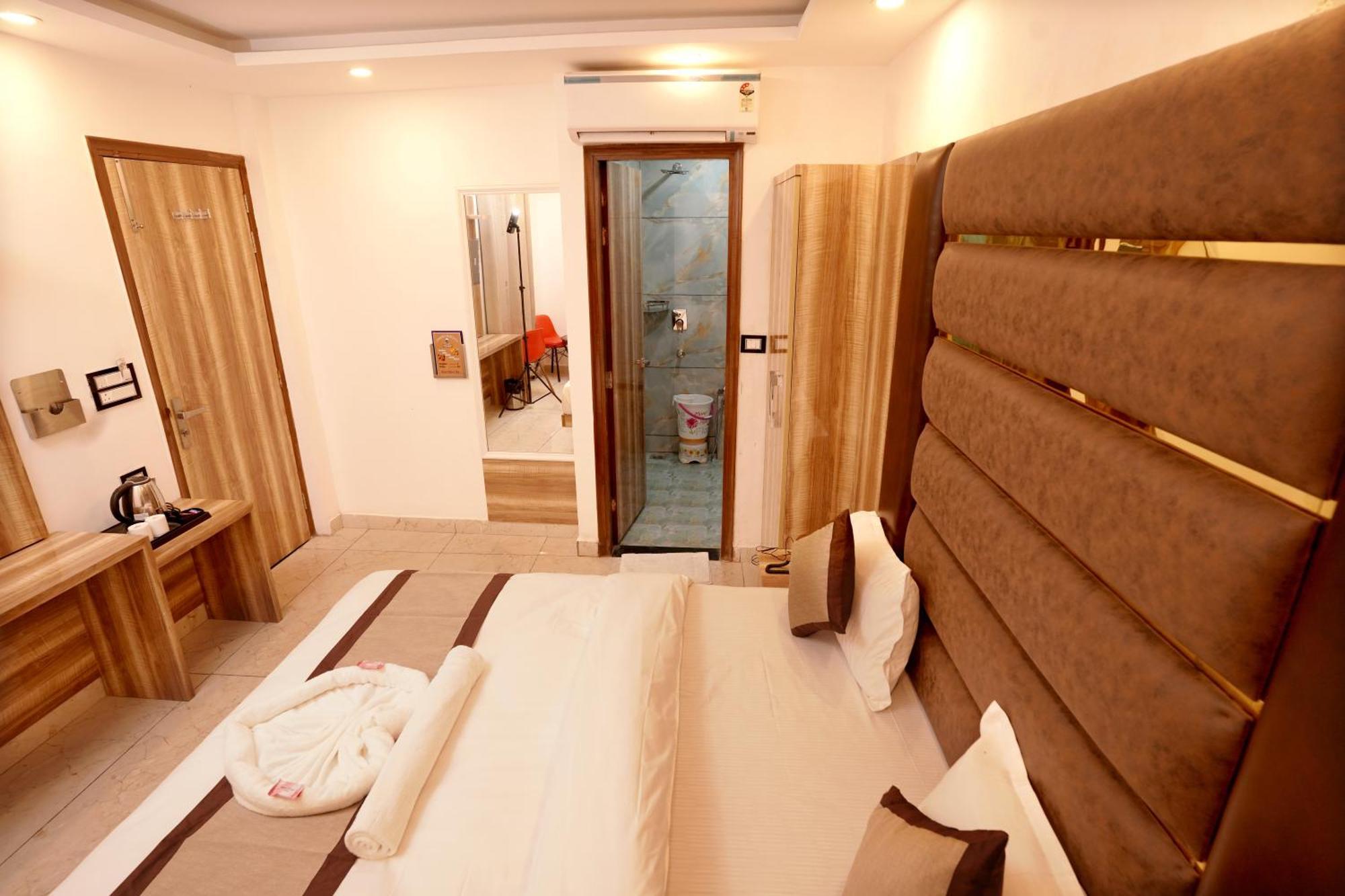 Hotel Silver - Tapovan 4*