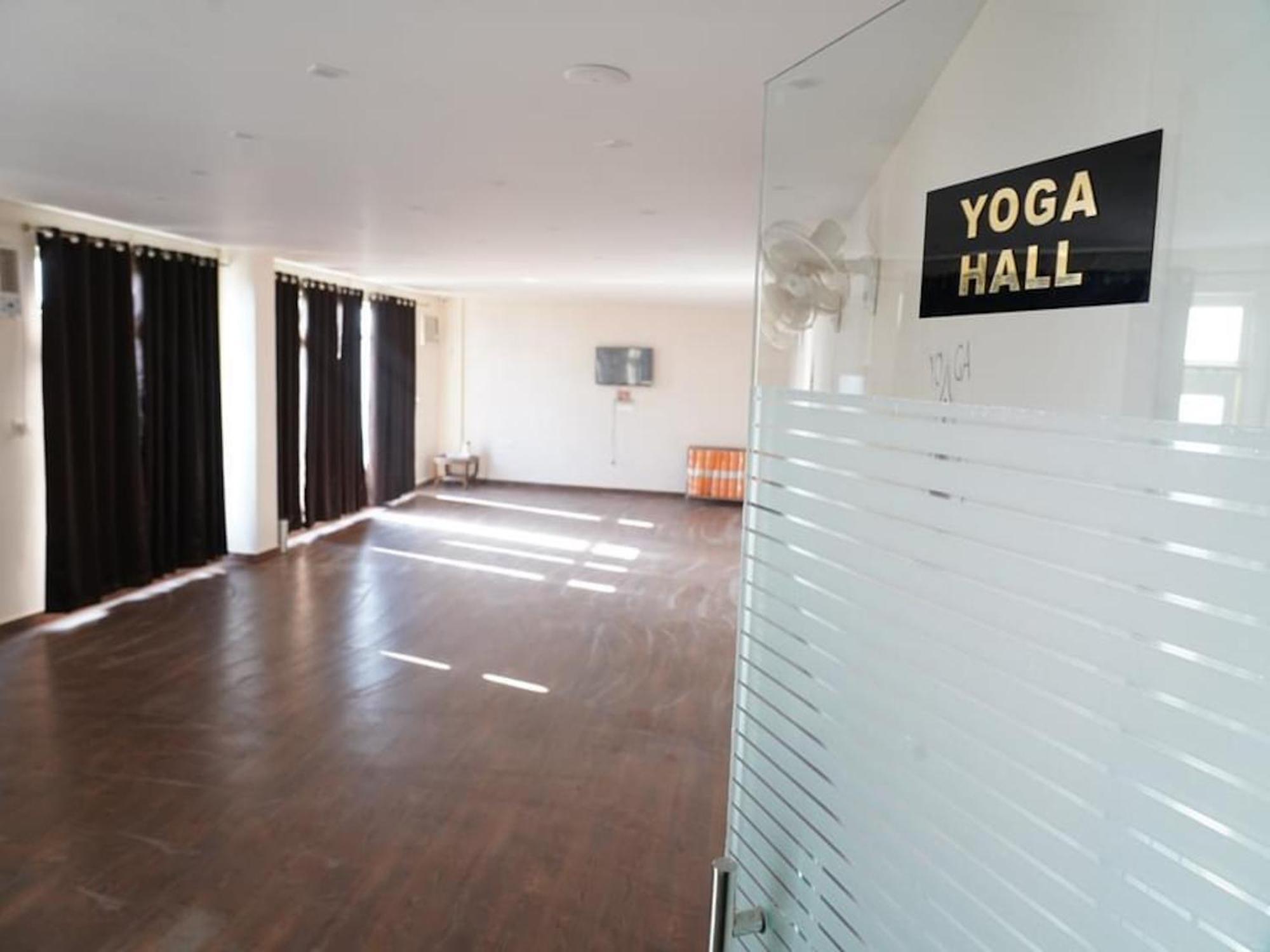 La Riqueza Pride Inn Tapovan # Swimming Pool# Walking Distance To Ganga Ghat & Lakshman Jhula # Mountain View Rooms # Gym # Spa # Parking Rishikesh