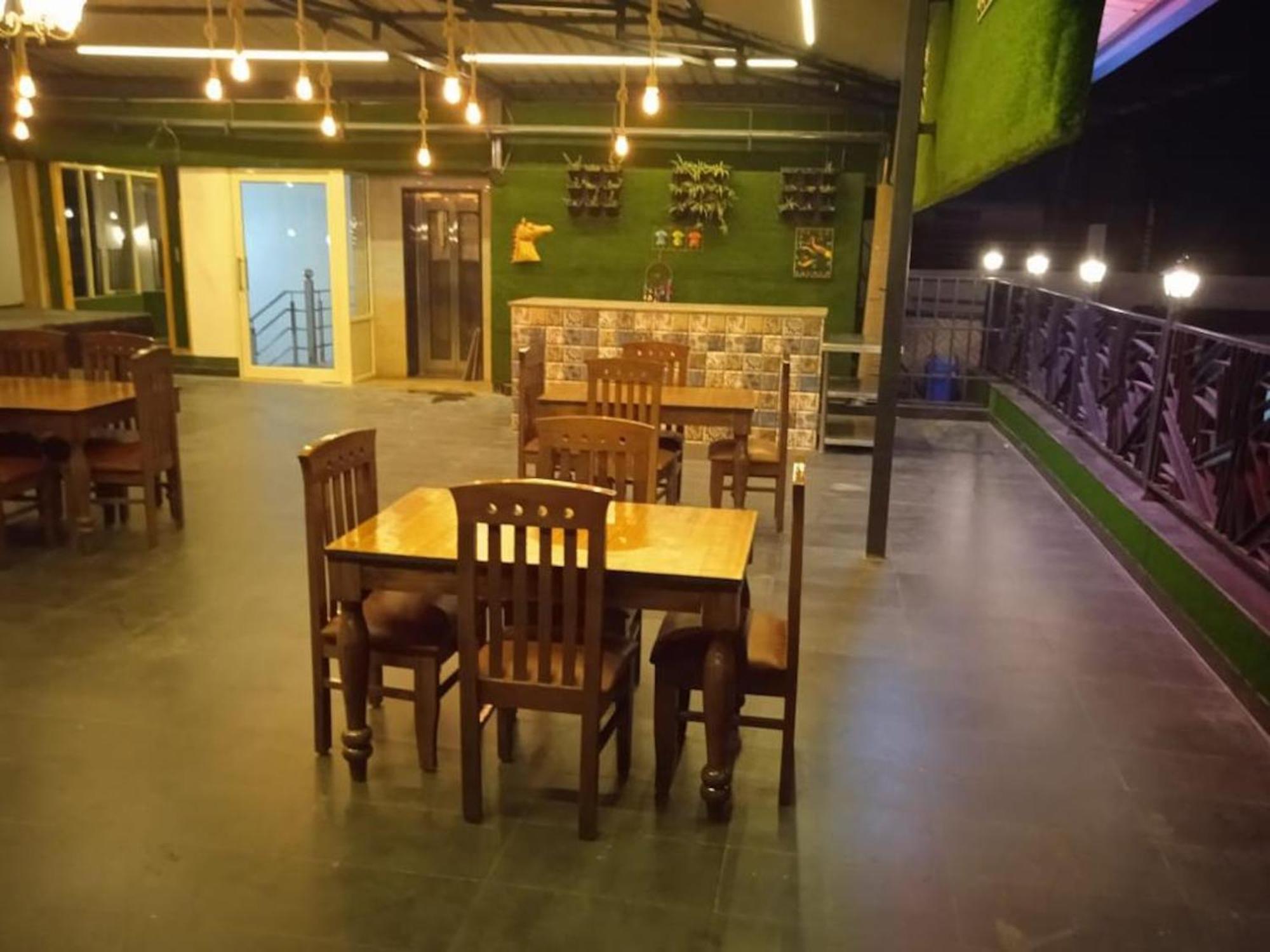 La Riqueza Pride Inn Tapovan # Swimming Pool# Walking Distance To Ganga Ghat & Lakshman Jhula # Mountain View Rooms # Gym # Spa # Parking Hotel Rishikesh