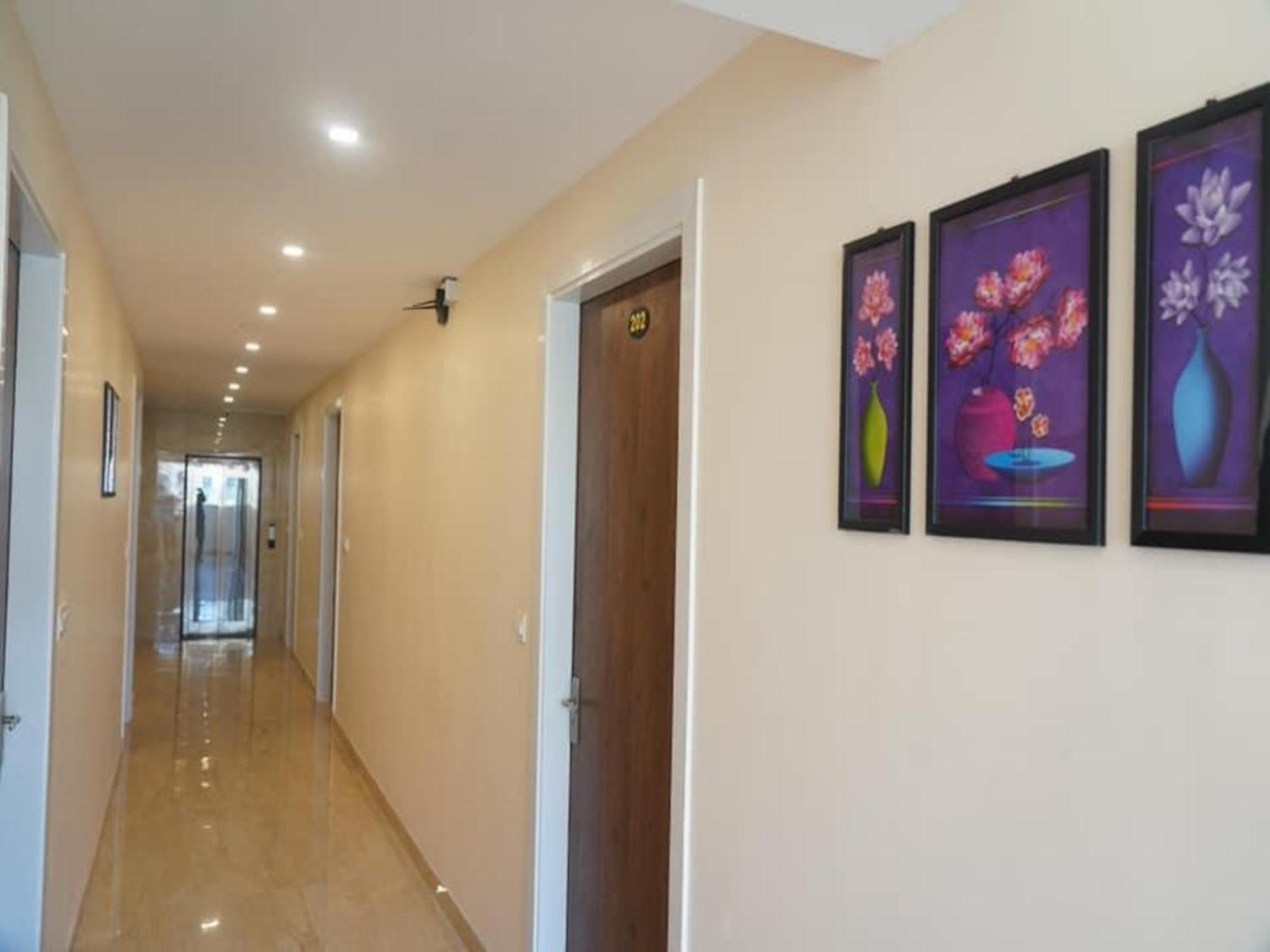 La Riqueza Pride Inn Tapovan # Swimming Pool# Walking Distance To Ganga Ghat & Lakshman Jhula # Mountain View Rooms # Gym # Spa # Parking Hotel Rishikesh