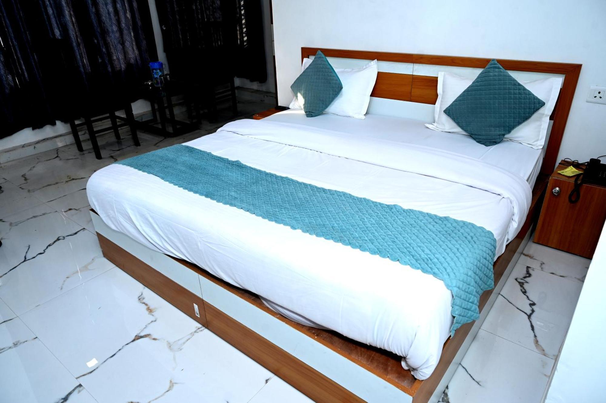 Shubhra Royal Tapovan !! Restaurant ! Budget Friendly ! Traveler Choice ! Rated & Awarded