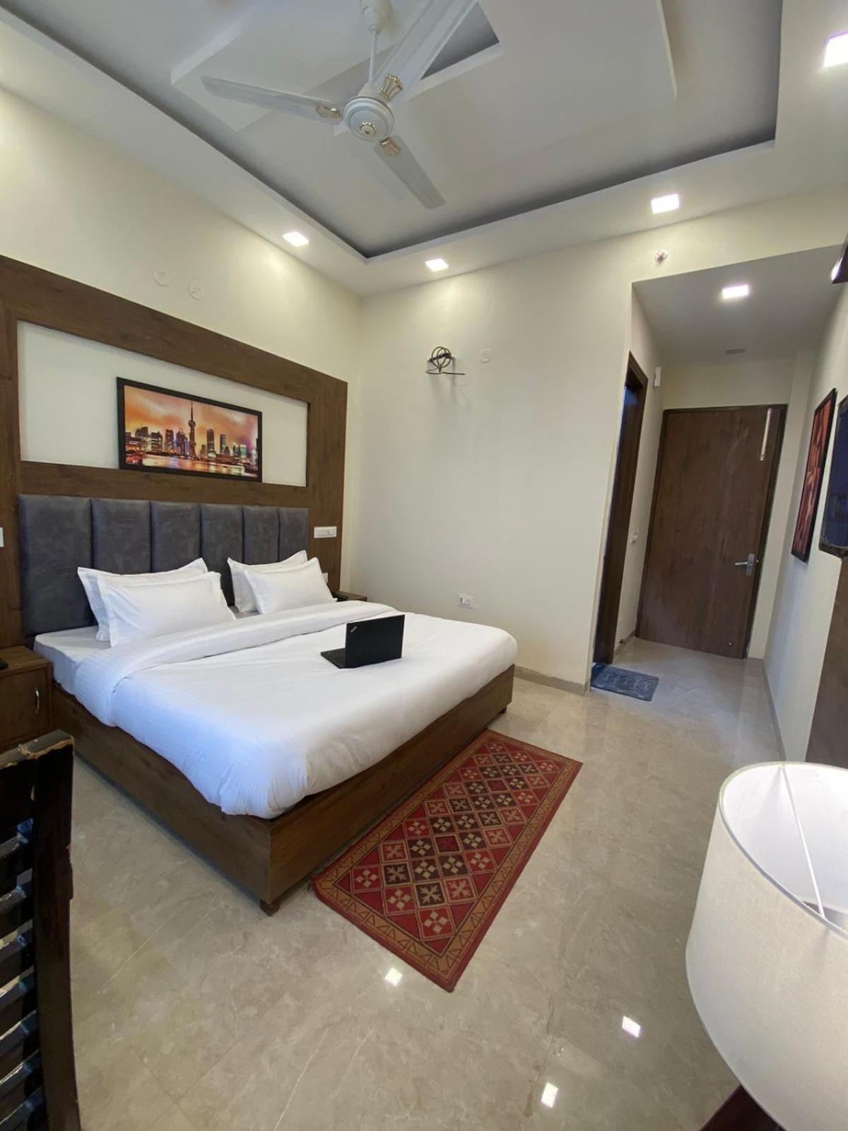 Hotel Shubhra Royal Tapovan !! Restaurant ! Budget Friendly ! Traveler Choice ! Rated & Awarded