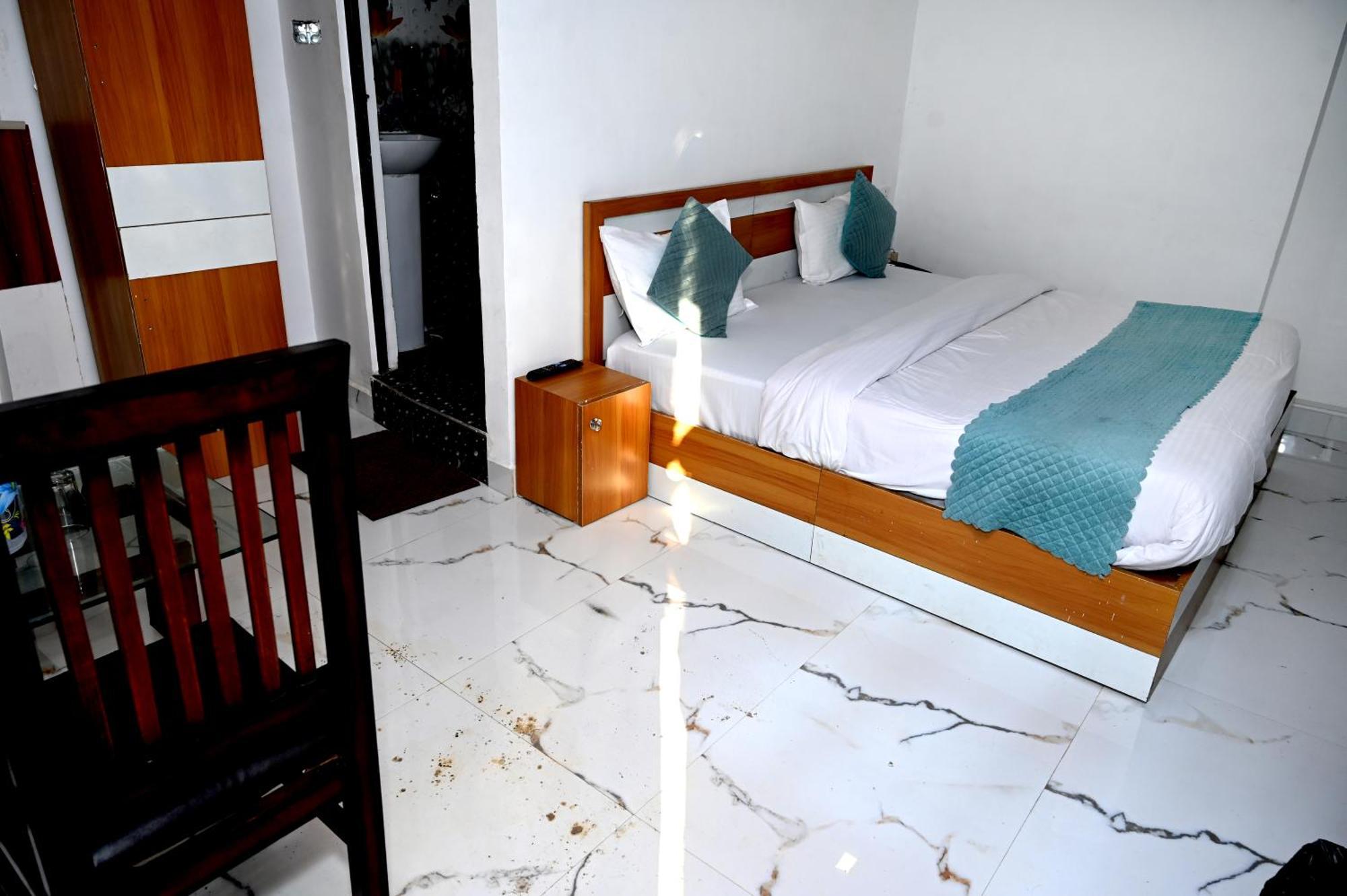 Shubhra Royal Tapovan !! Restaurant ! Budget Friendly ! Traveler Choice ! Rated & Awarded 4* Rishikesh