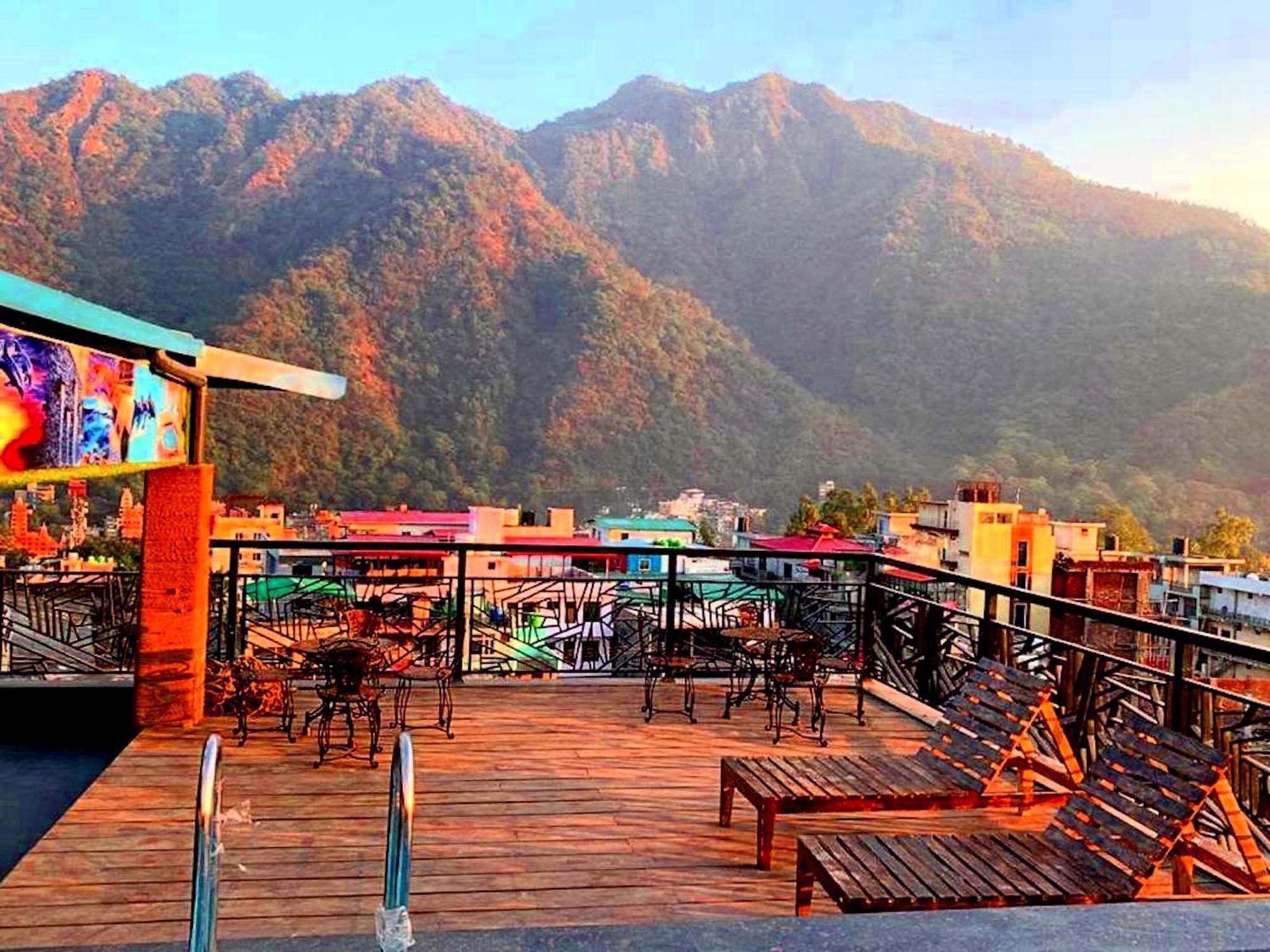 La Riqueza Pride Inn Tapovan # Swimming Pool# Walking Distance To Ganga Ghat & Lakshman Jhula # Mountain View Rooms # Gym # Spa # Parking