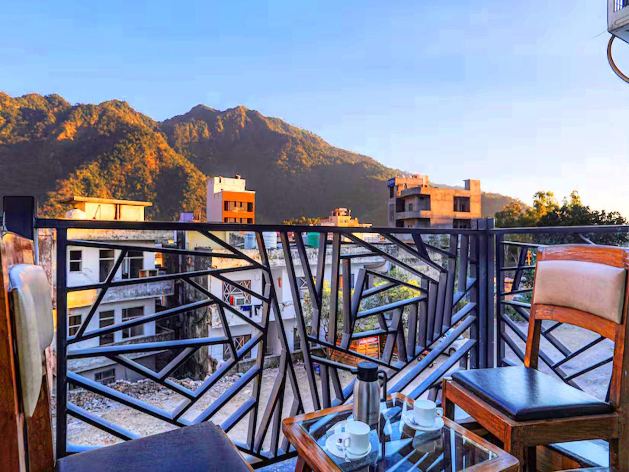 Hotel La Riqueza Pride Inn Tapovan # Swimming Pool# Walking Distance To Ganga Ghat & Lakshman Jhula # Mountain View Rooms # Gym # Spa # Parking 3*