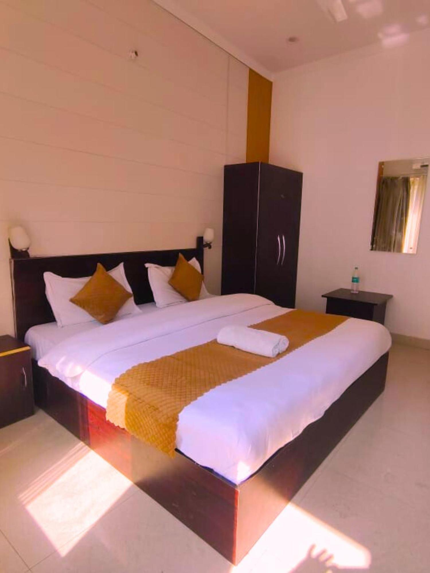 Hotel Ganga Kinare Yoga Rishikesh