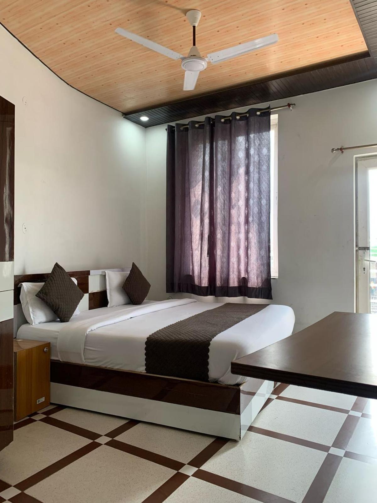 Shubhra Royal Tapovan !! Restaurant ! Budget Friendly ! Traveler Choice ! Rated & Awarded Rishikesh
