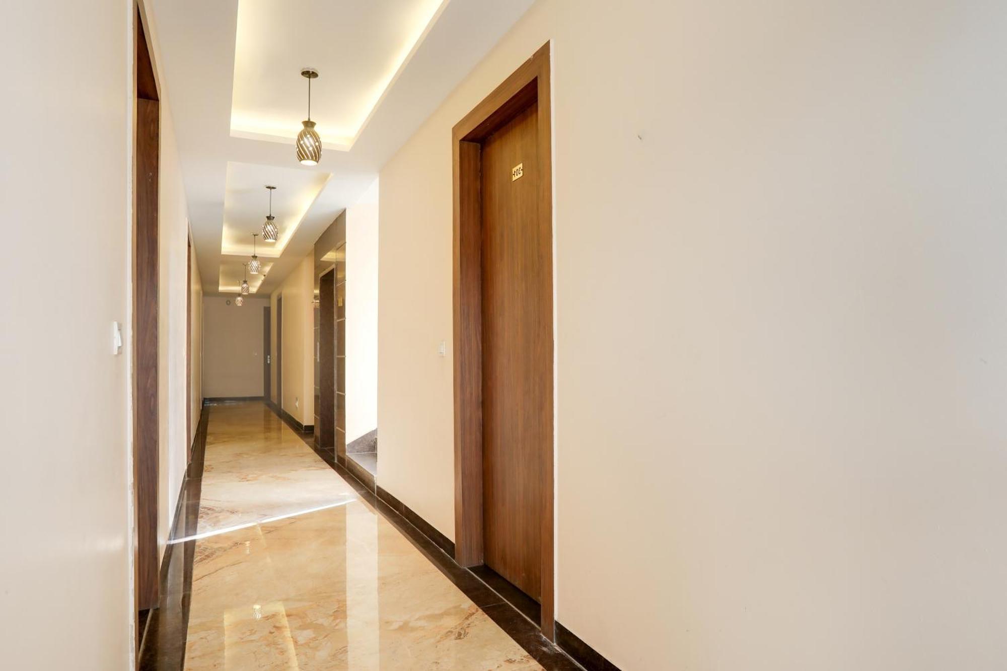 Super Townhouse Oak Tapovan Hotel