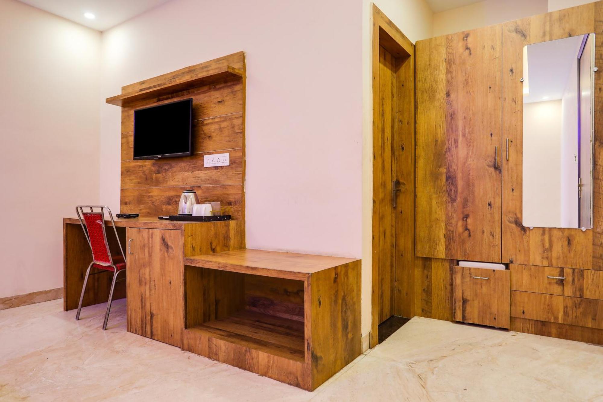 Hotel Super Townhouse Oak Tapovan 4*