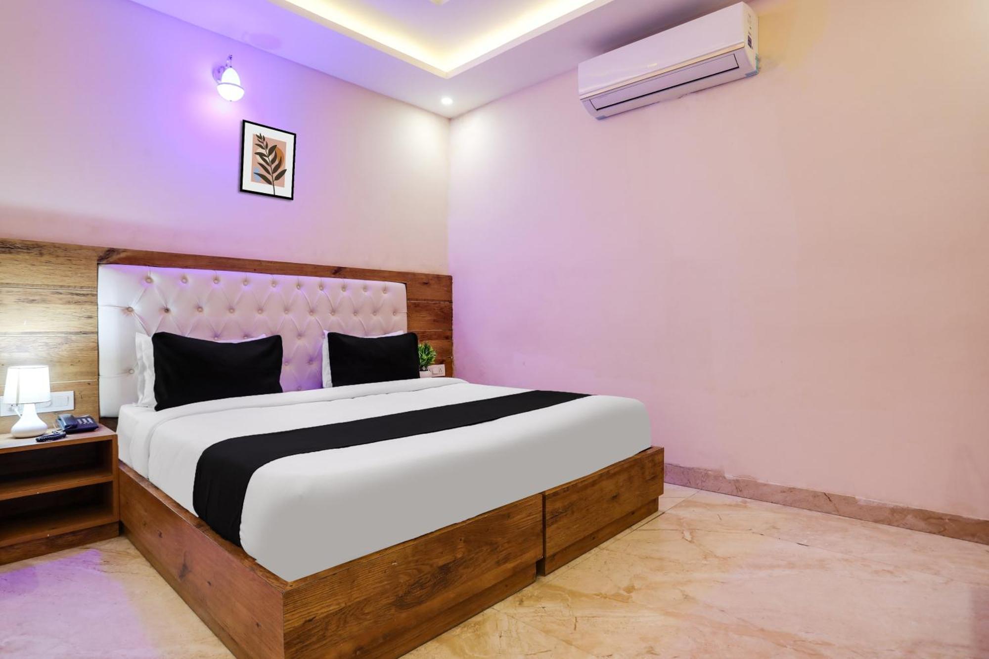Super Townhouse Oak Tapovan 4*