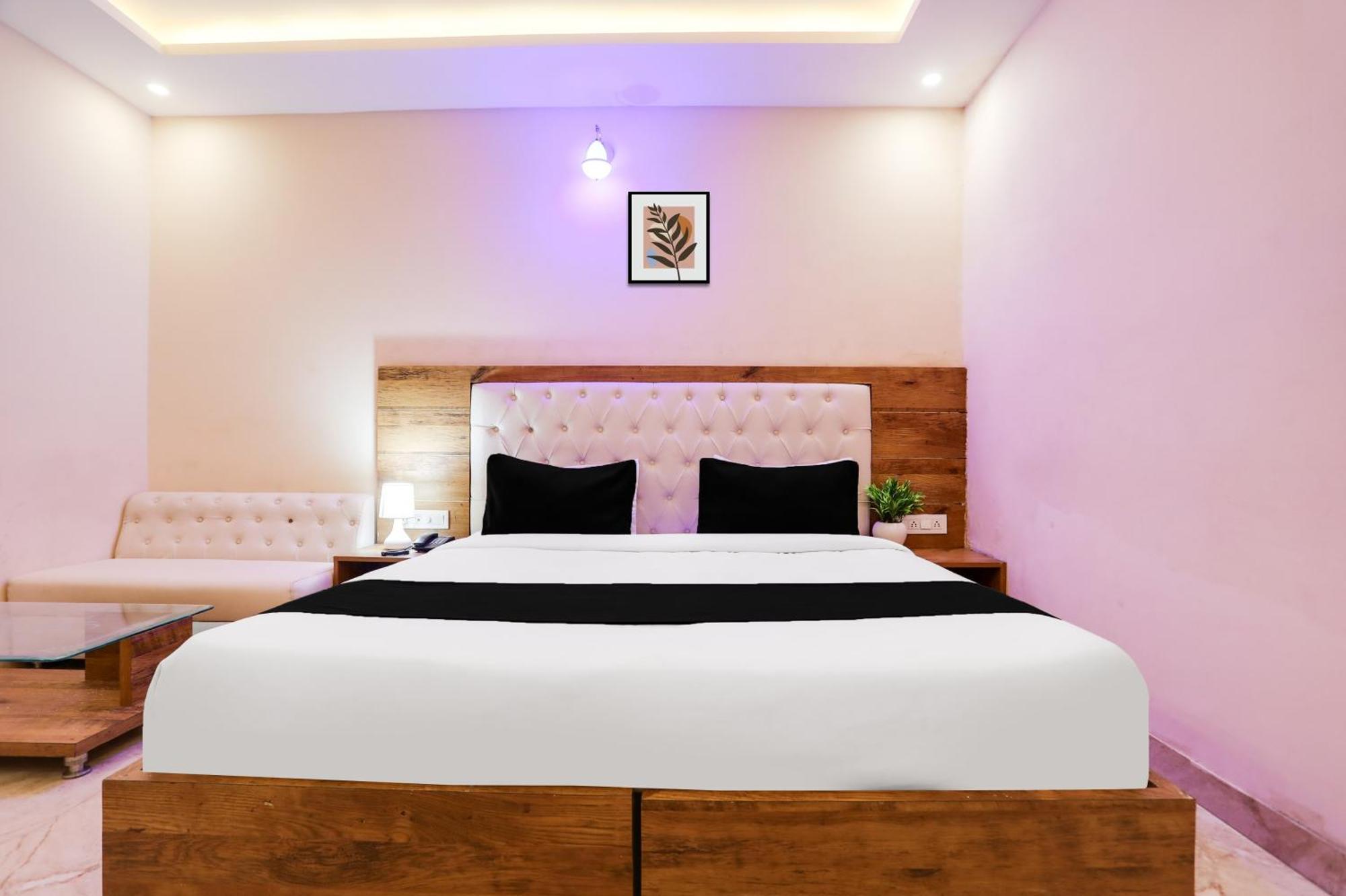 Super Townhouse Oak Tapovan