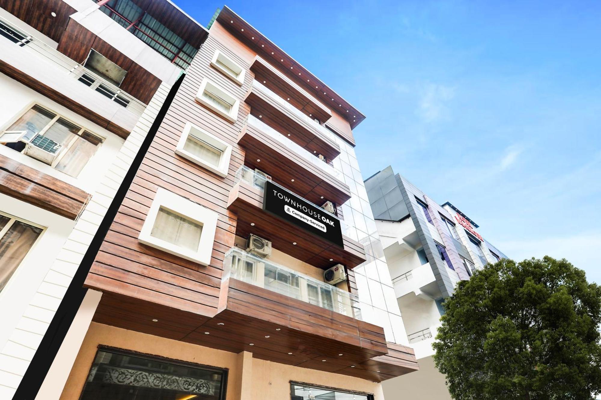 Super Townhouse Oak Tapovan Hotel
