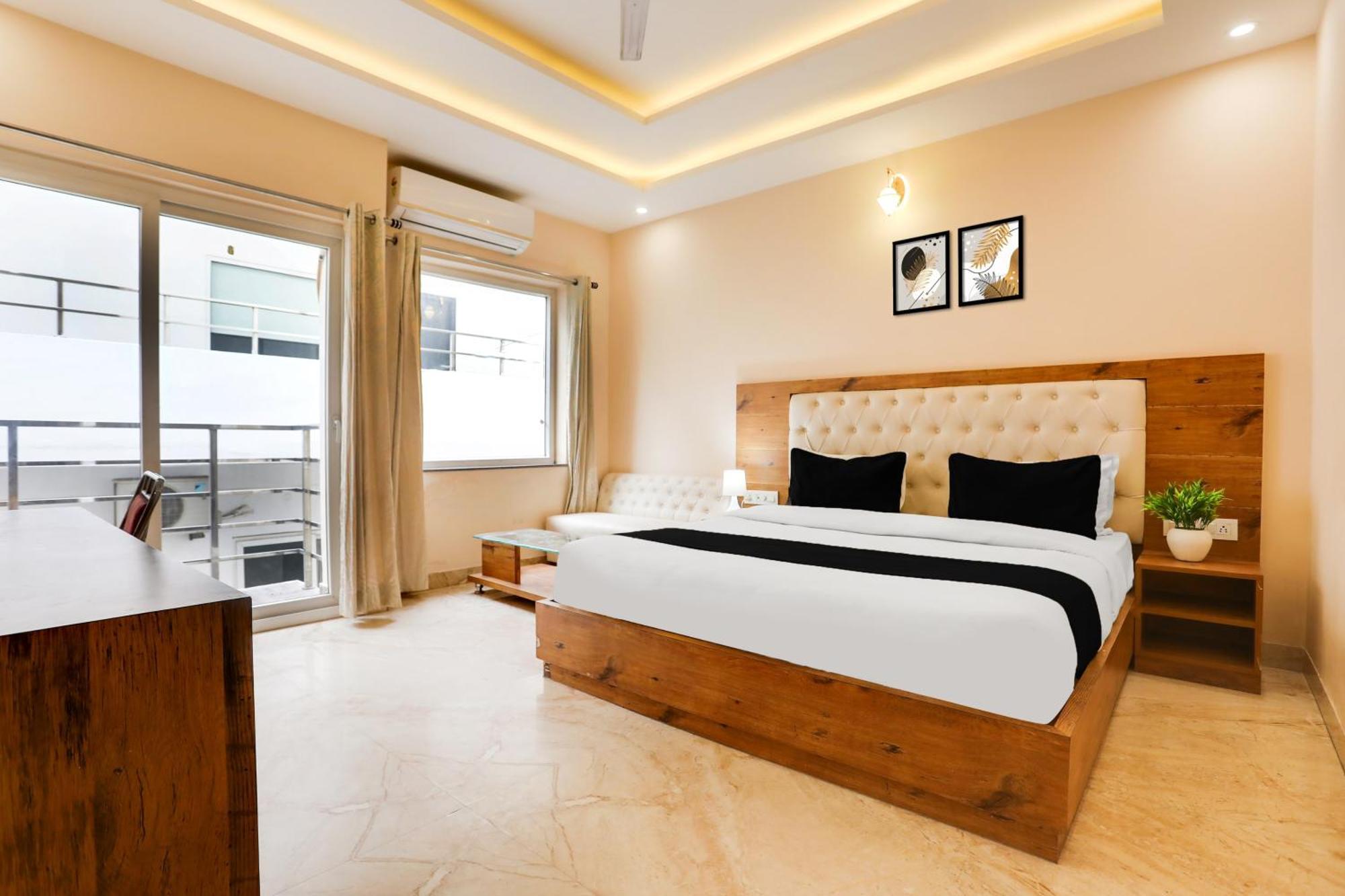 Hotel Super Townhouse Oak Tapovan