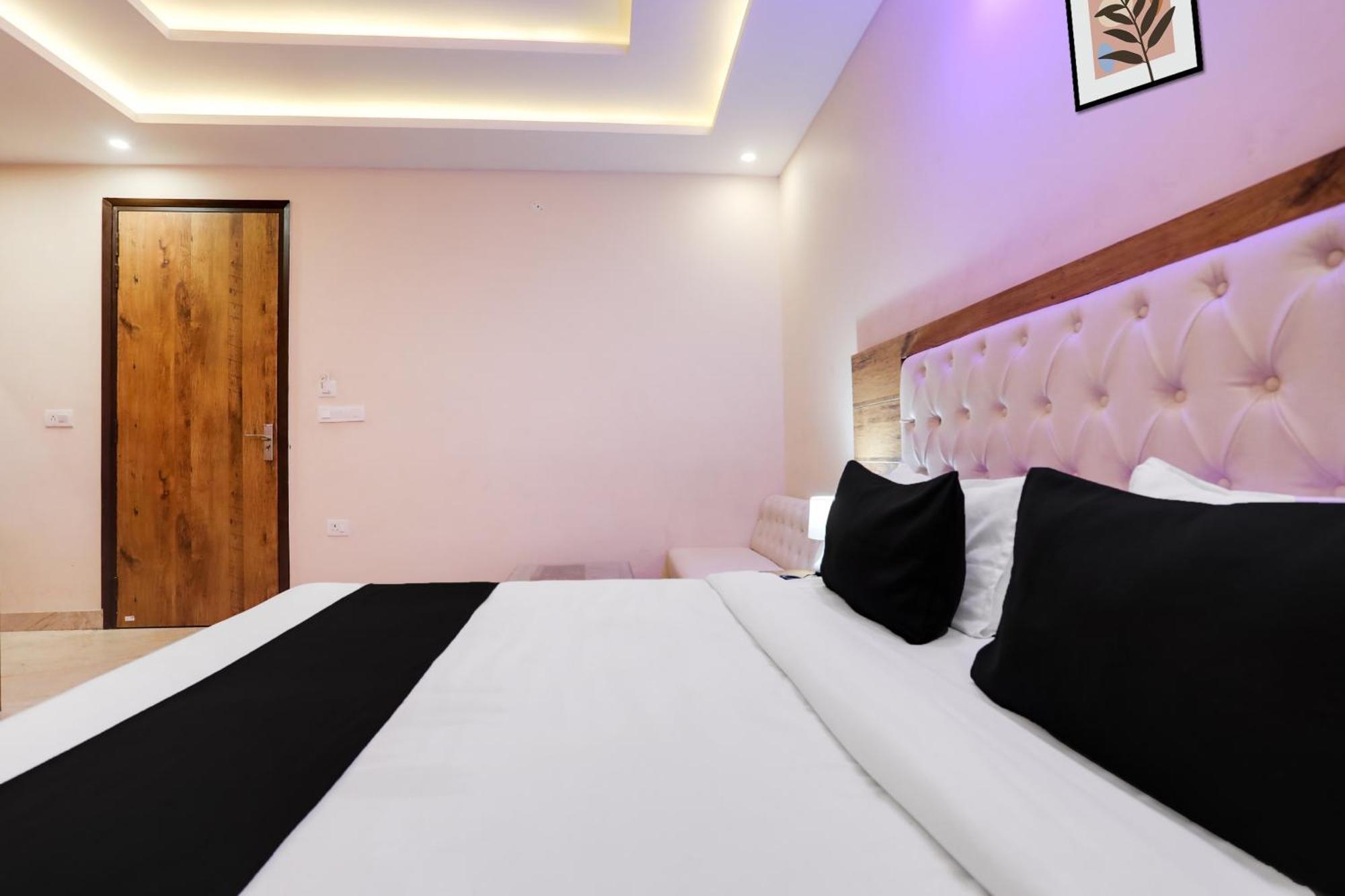 Super Townhouse Oak Tapovan 4*