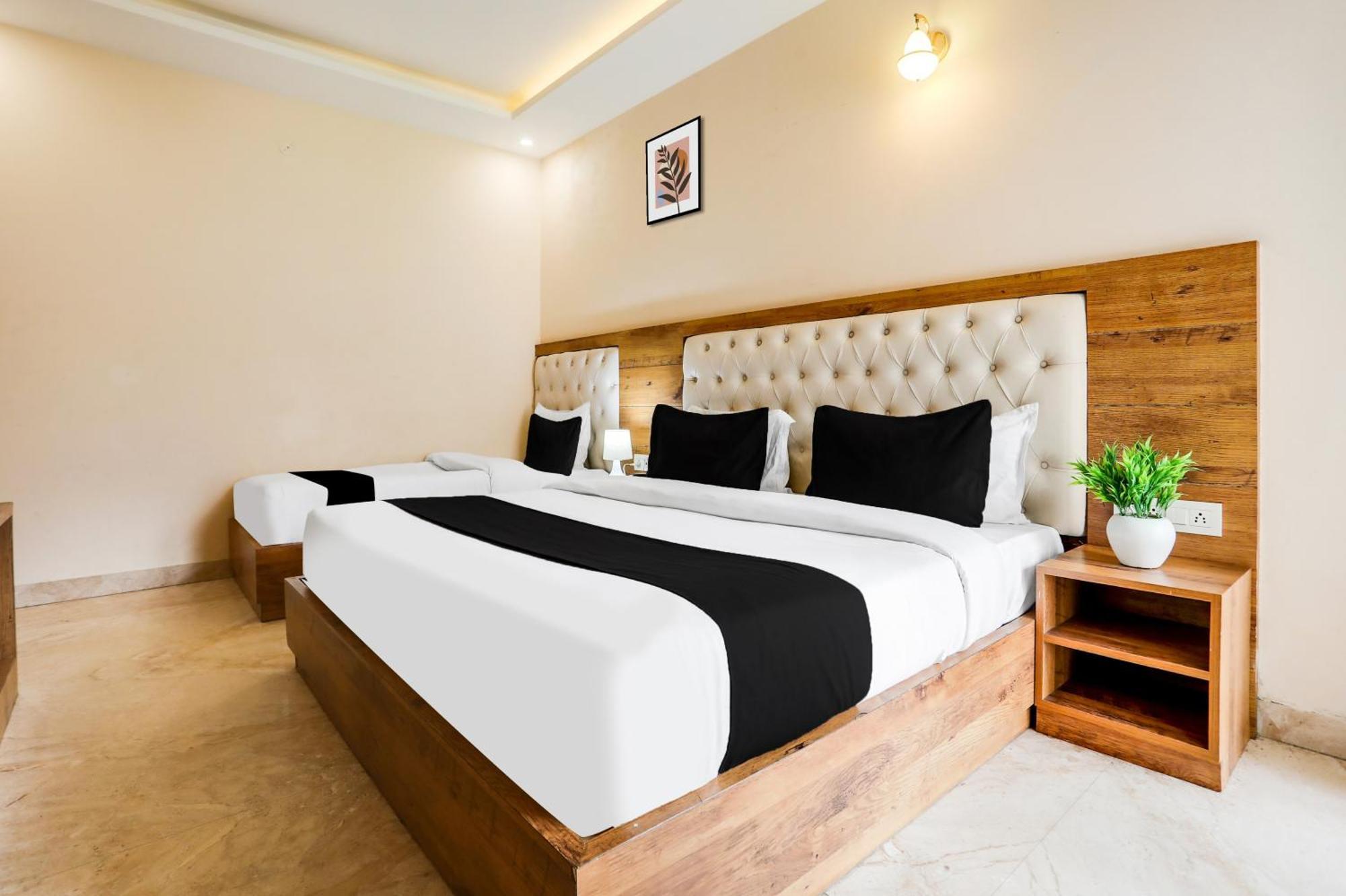 Super Townhouse Oak Tapovan