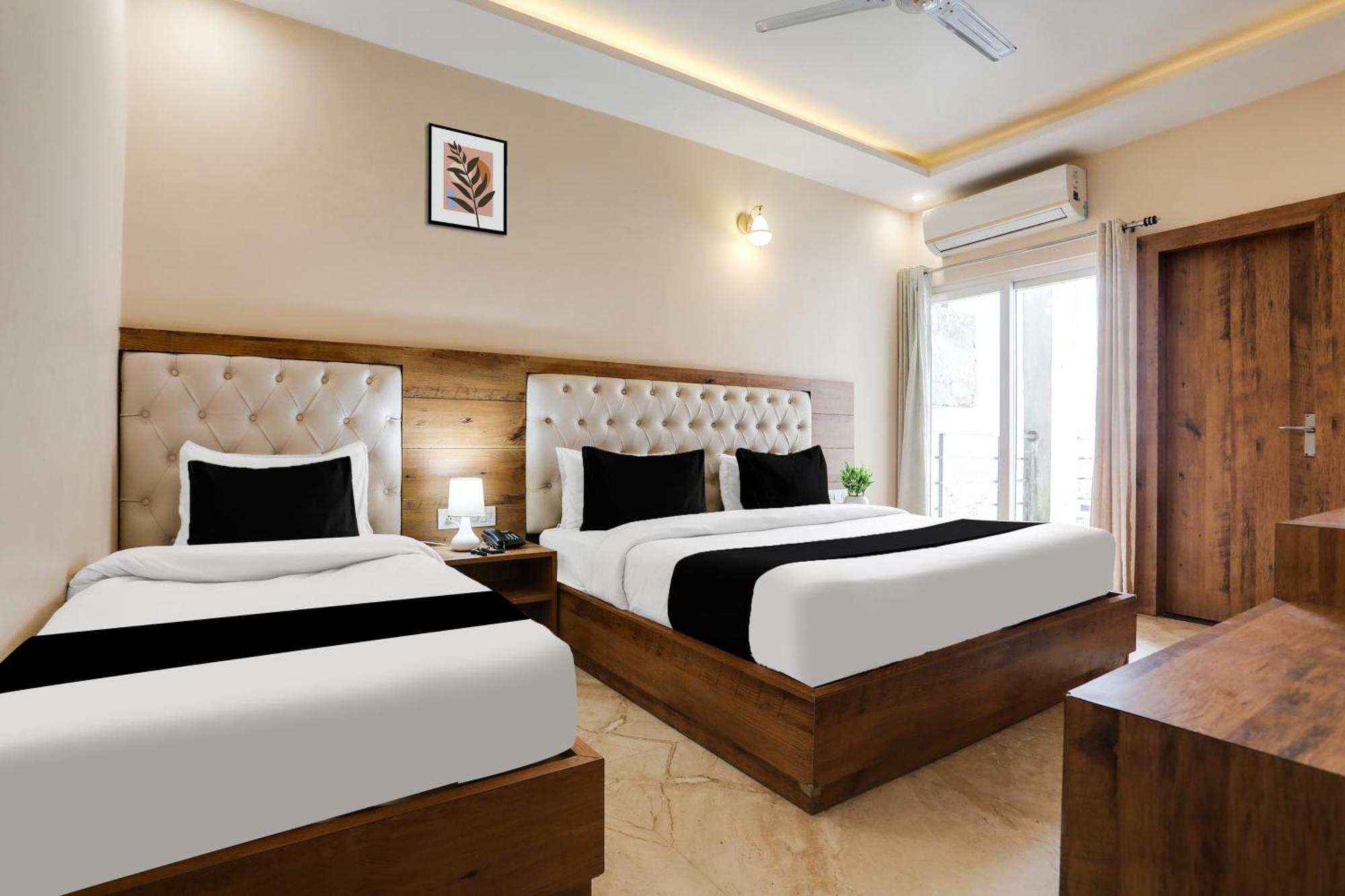 Super Townhouse Oak Tapovan Hotel