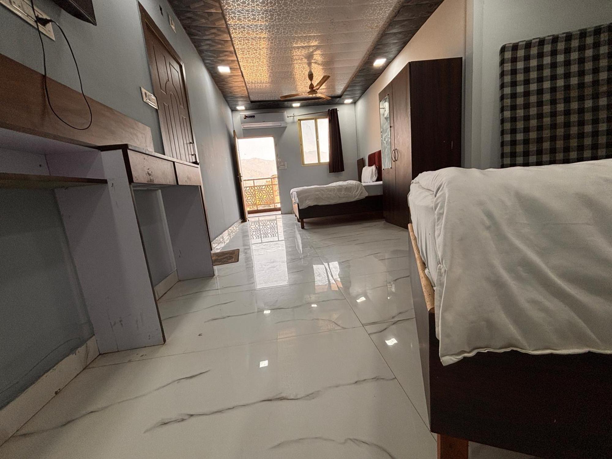 Dharohar Chandrabhaga Hotel Rishikesh