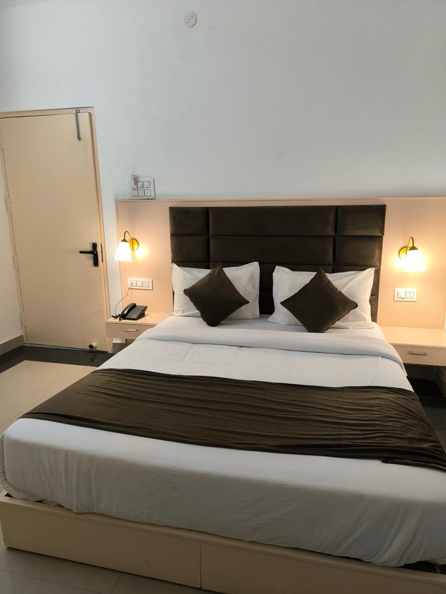 Shridhar Reesort Hotel 3*